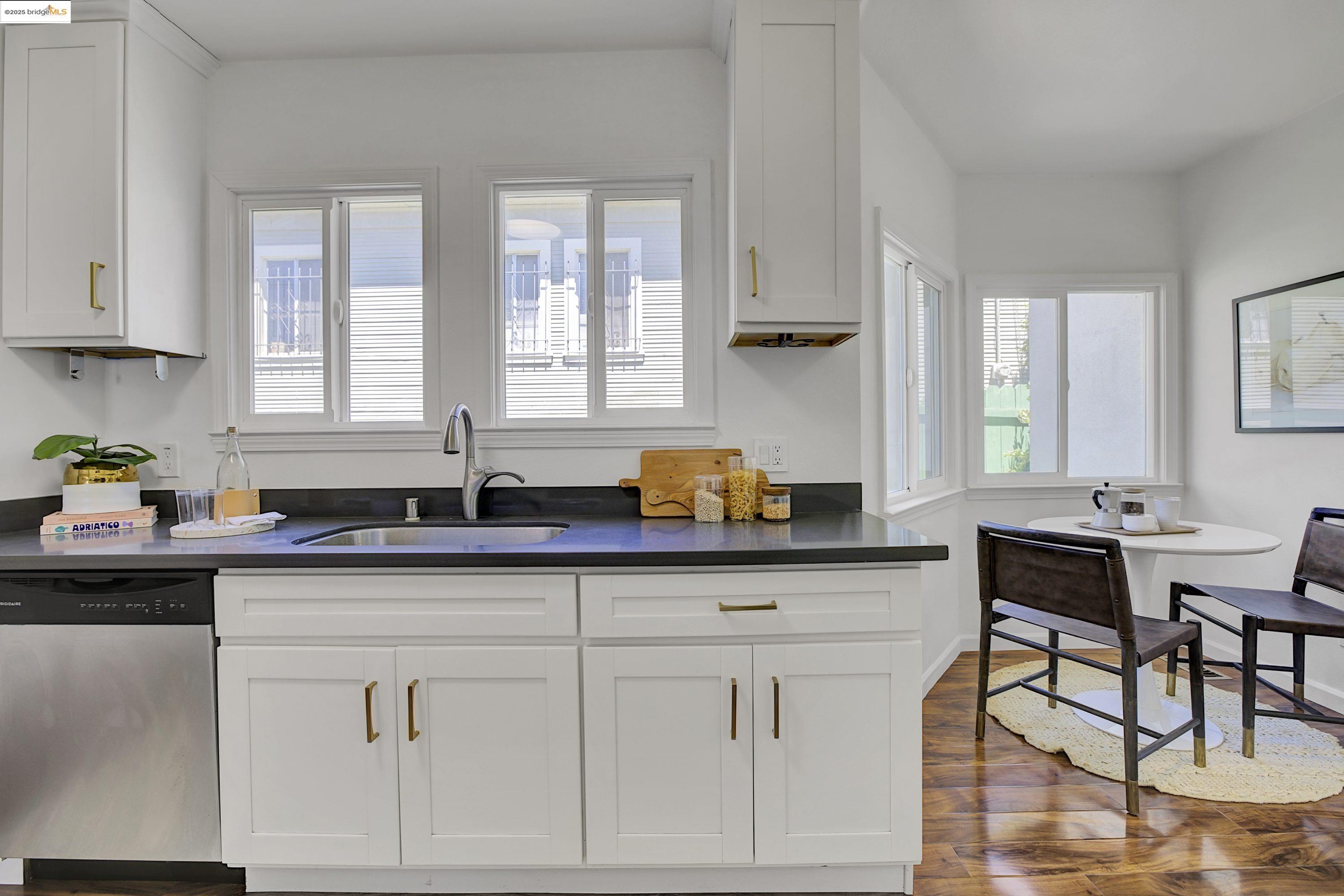 Detail Gallery Image 12 of 37 For 3515 Coolidge Ave, Oakland,  CA 94602 - 2 Beds | 1/1 Baths