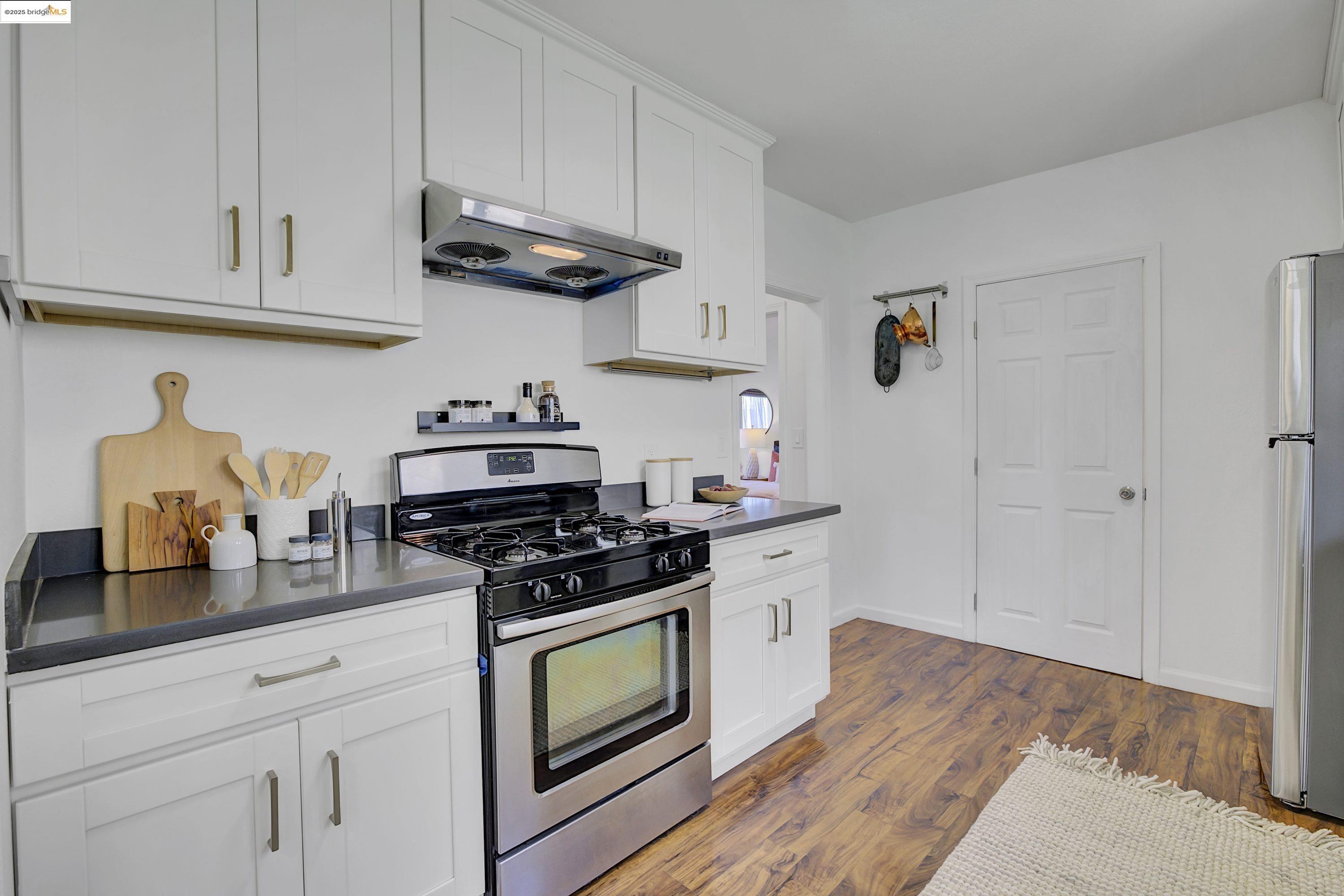 Detail Gallery Image 13 of 37 For 3515 Coolidge Ave, Oakland,  CA 94602 - 2 Beds | 1/1 Baths