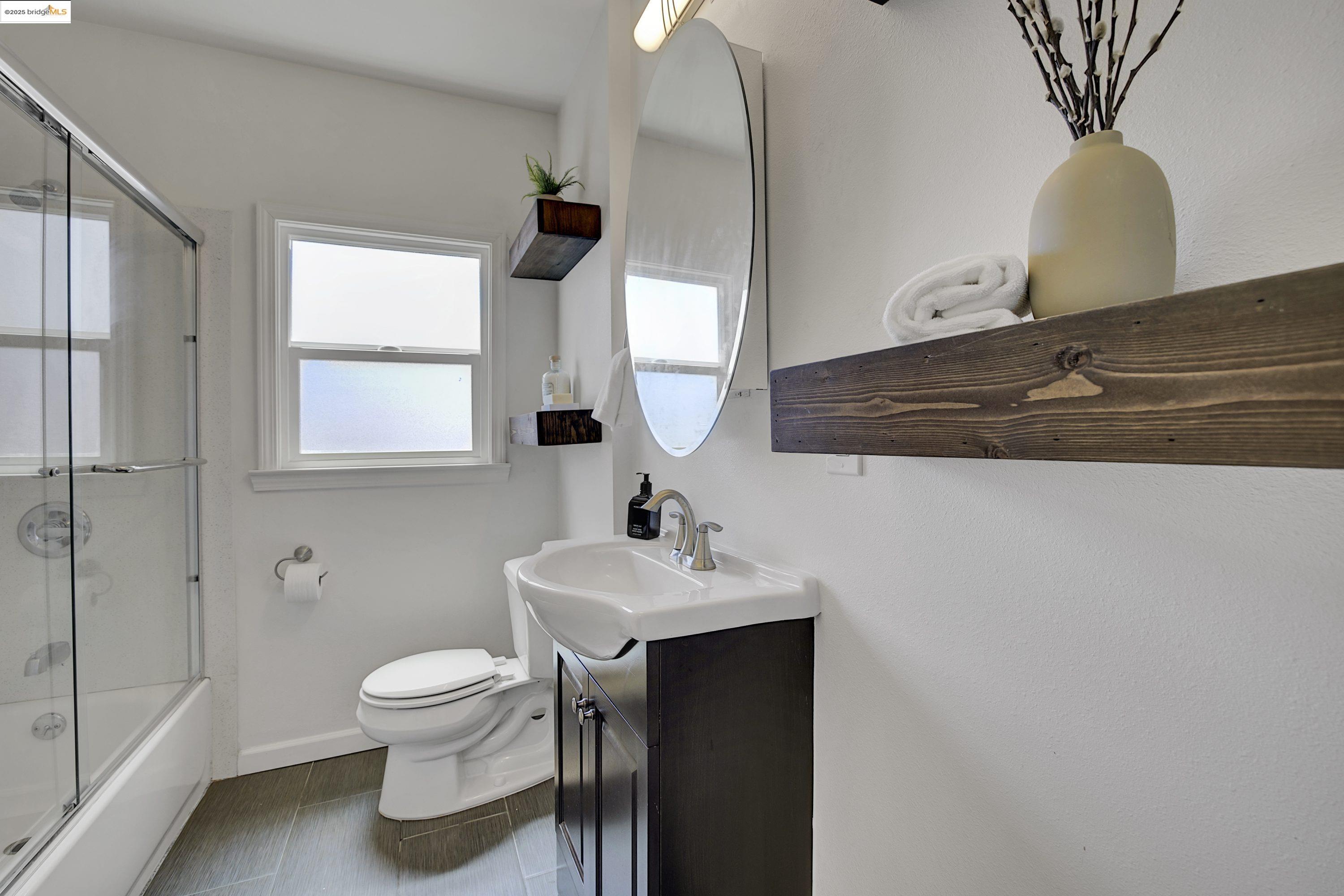Detail Gallery Image 17 of 37 For 3515 Coolidge Ave, Oakland,  CA 94602 - 2 Beds | 1/1 Baths