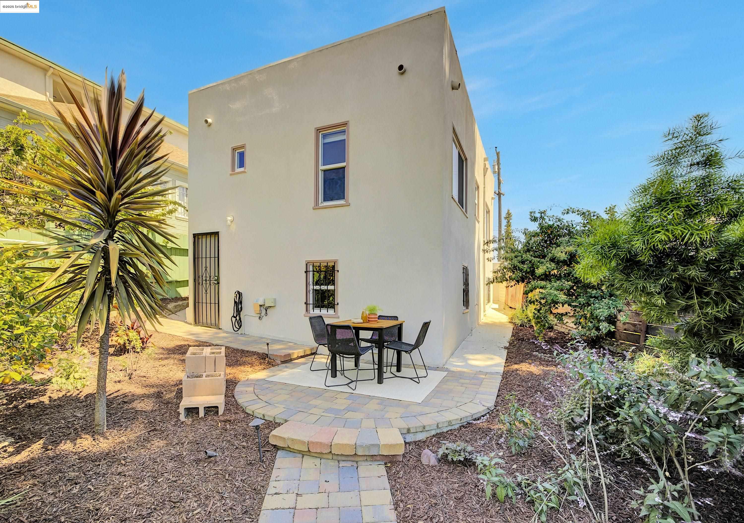 Detail Gallery Image 31 of 37 For 3515 Coolidge Ave, Oakland,  CA 94602 - 2 Beds | 1/1 Baths