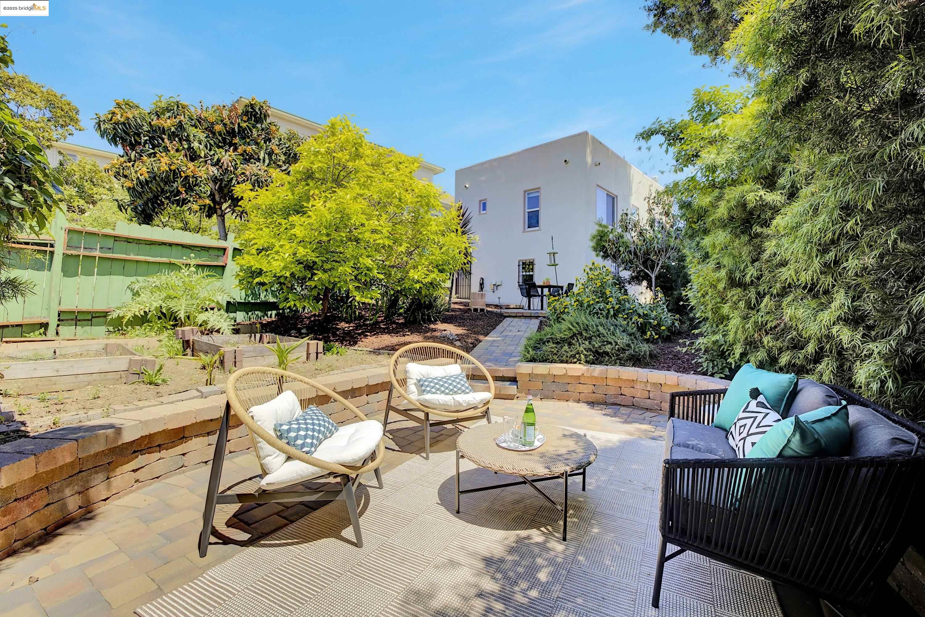 Detail Gallery Image 32 of 37 For 3515 Coolidge Ave, Oakland,  CA 94602 - 2 Beds | 1/1 Baths