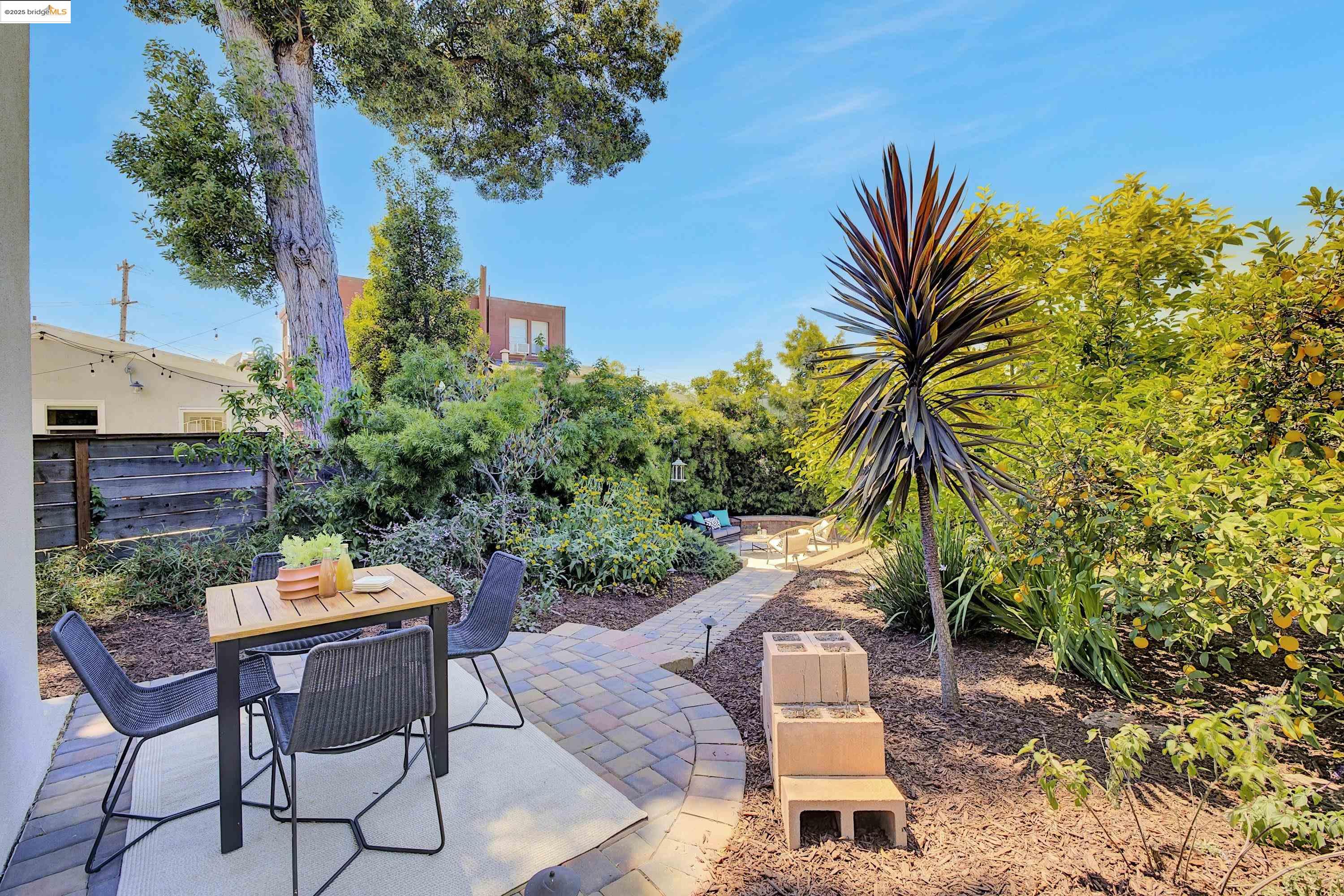 Detail Gallery Image 33 of 37 For 3515 Coolidge Ave, Oakland,  CA 94602 - 2 Beds | 1/1 Baths