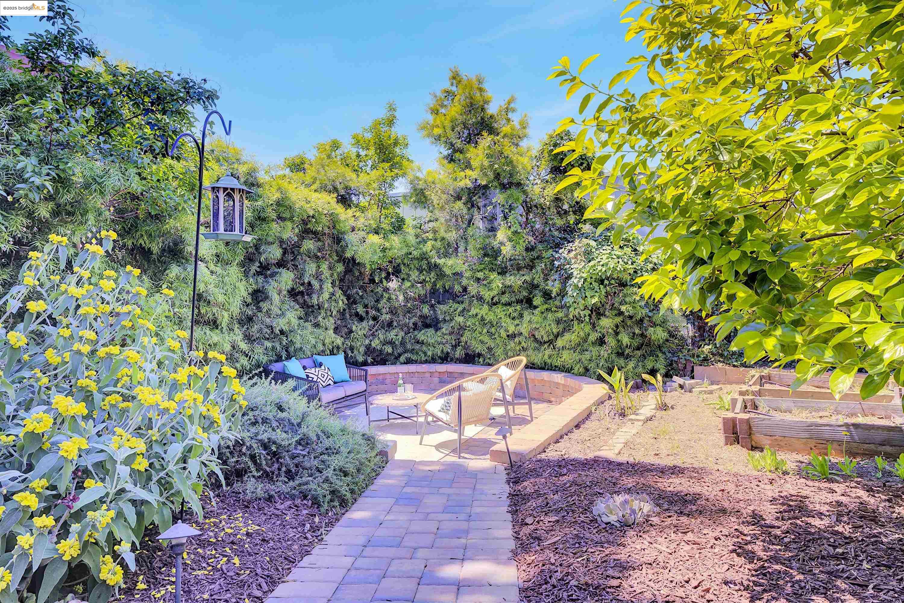 Detail Gallery Image 34 of 37 For 3515 Coolidge Ave, Oakland,  CA 94602 - 2 Beds | 1/1 Baths