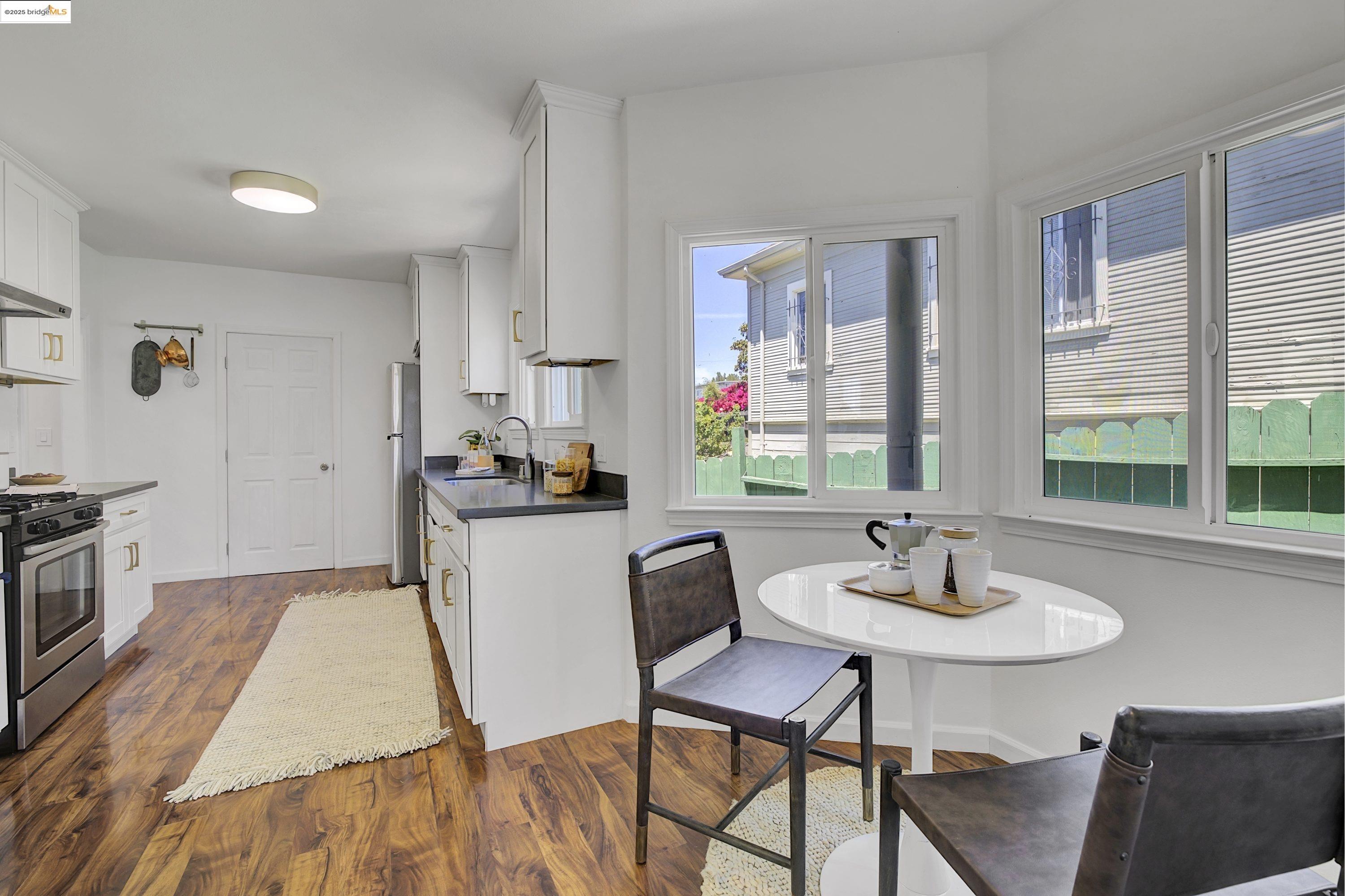 Detail Gallery Image 8 of 37 For 3515 Coolidge Ave, Oakland,  CA 94602 - 2 Beds | 1/1 Baths