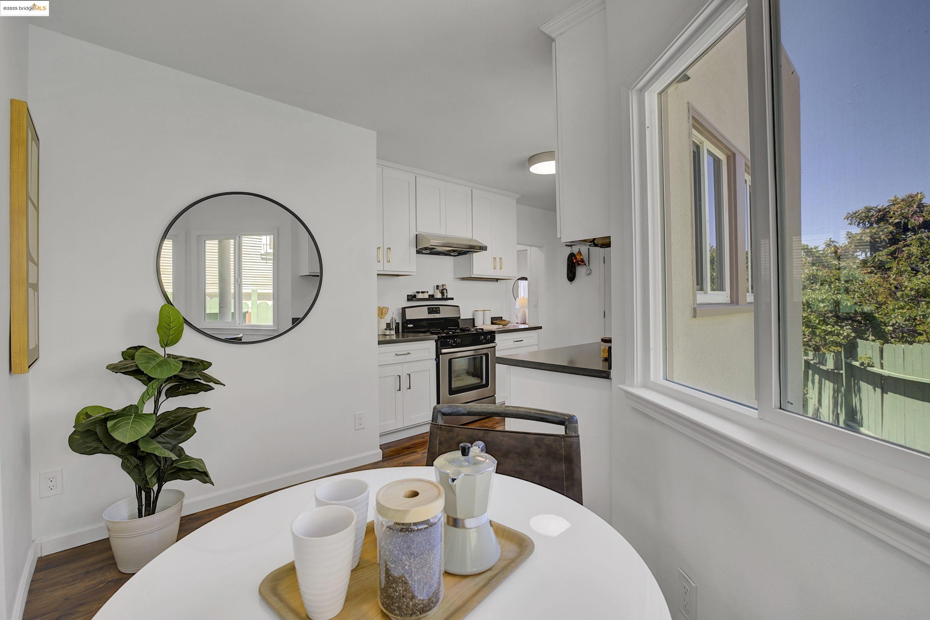 Detail Gallery Image 9 of 37 For 3515 Coolidge Ave, Oakland,  CA 94602 - 2 Beds | 1/1 Baths