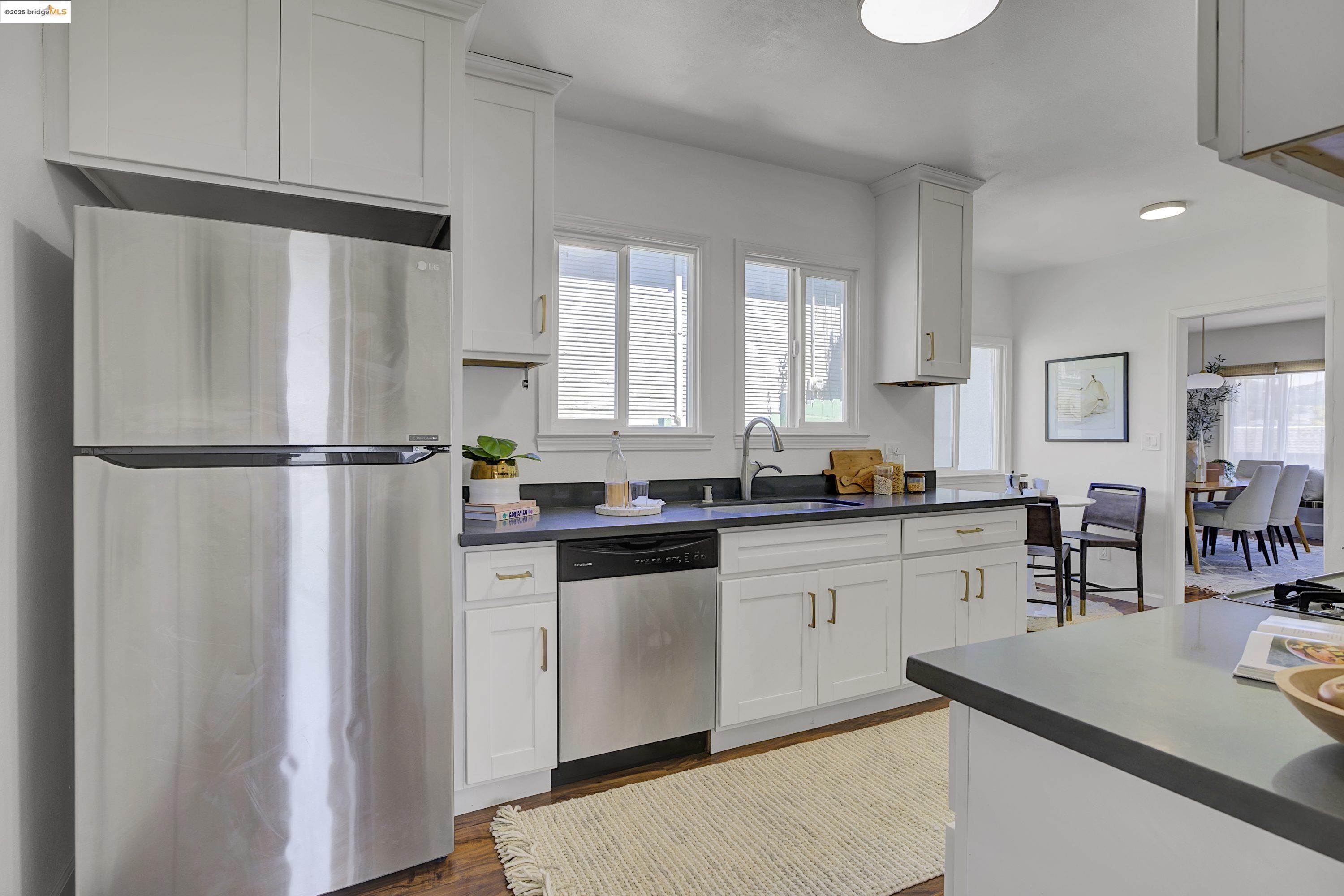 Detail Gallery Image 10 of 37 For 3515 Coolidge Ave, Oakland,  CA 94602 - 2 Beds | 1/1 Baths