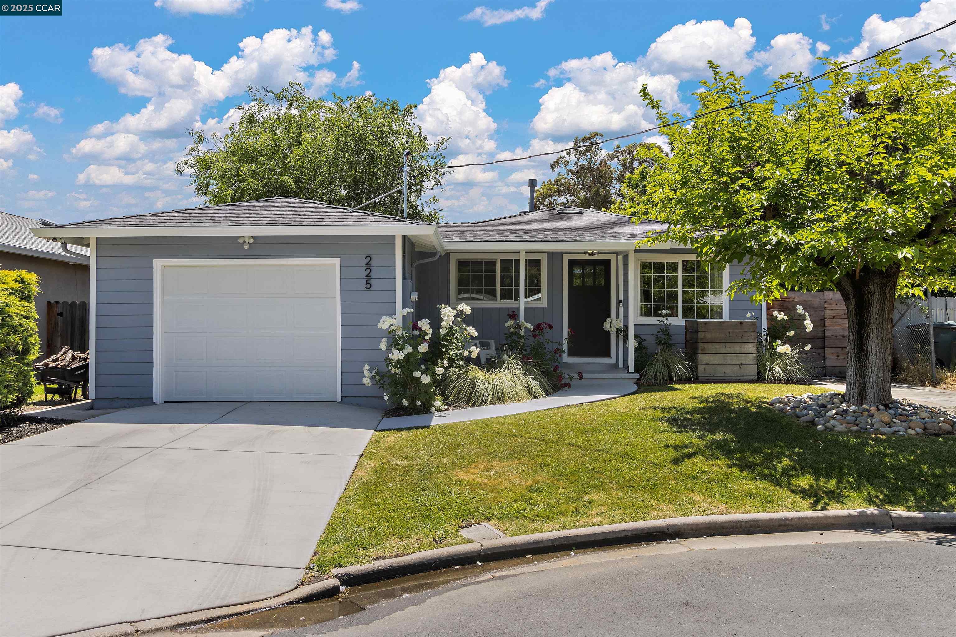 Detail Gallery Image 2 of 38 For 225 Babette Ct, Pleasant Hill,  CA 94523 - 4 Beds | 2 Baths