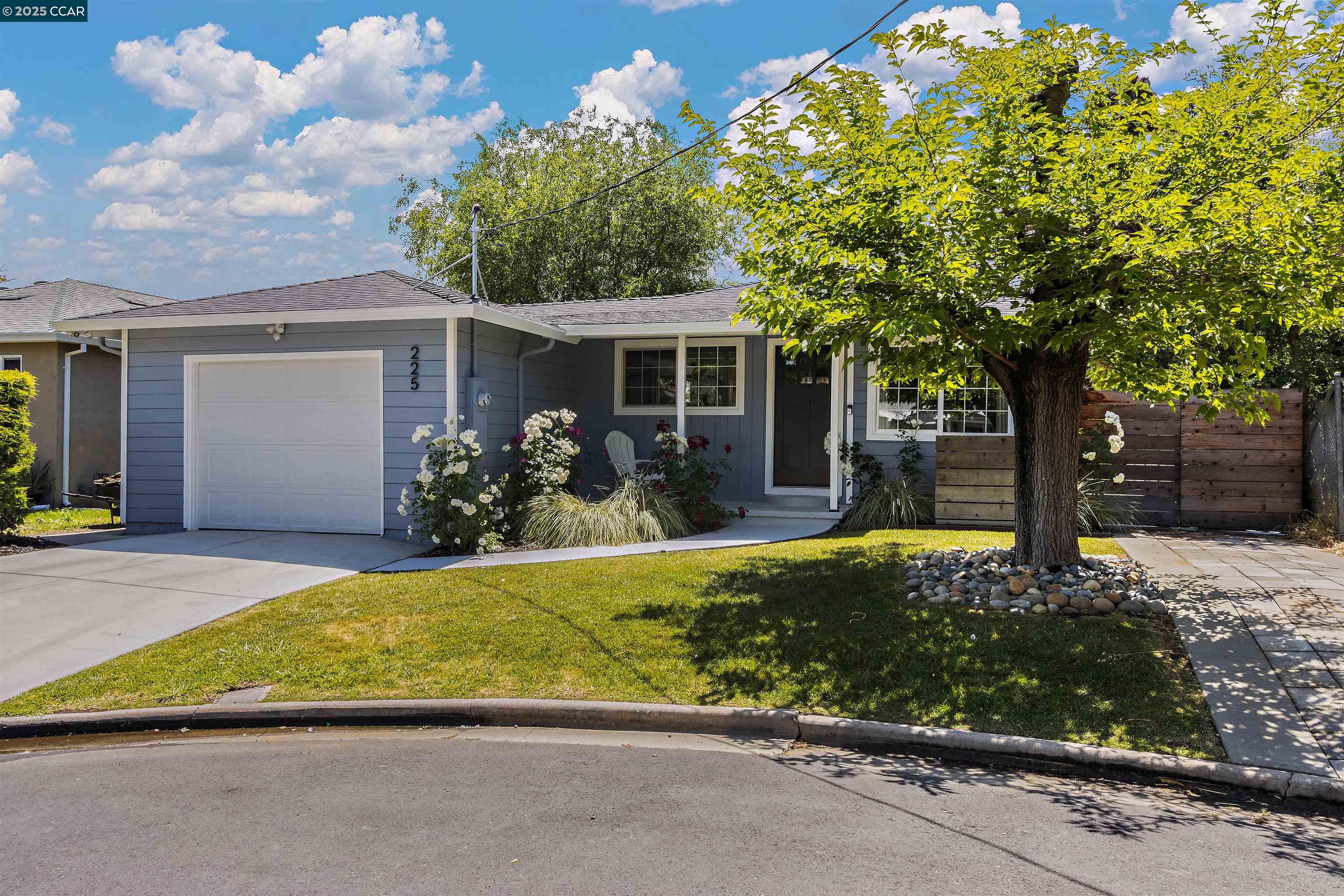 Detail Gallery Image 4 of 38 For 225 Babette Ct, Pleasant Hill,  CA 94523 - 4 Beds | 2 Baths