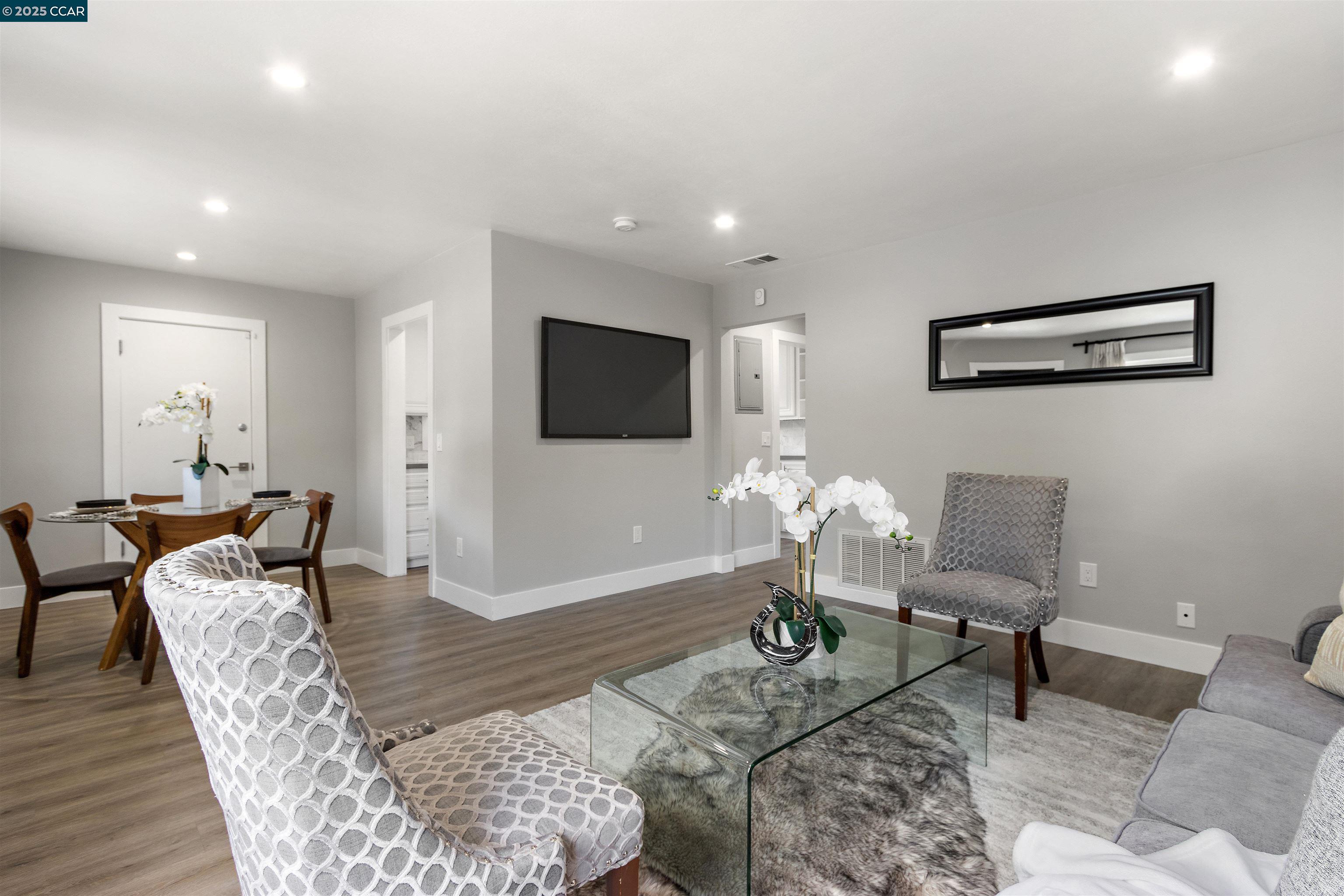 Detail Gallery Image 5 of 38 For 225 Babette Ct, Pleasant Hill,  CA 94523 - 4 Beds | 2 Baths