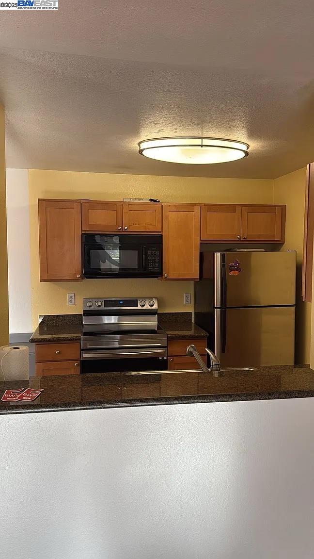 Detail Gallery Image 3 of 5 For 37315 Sequoia Road, Fremont,  CA 94536 - 2 Beds | 2 Baths