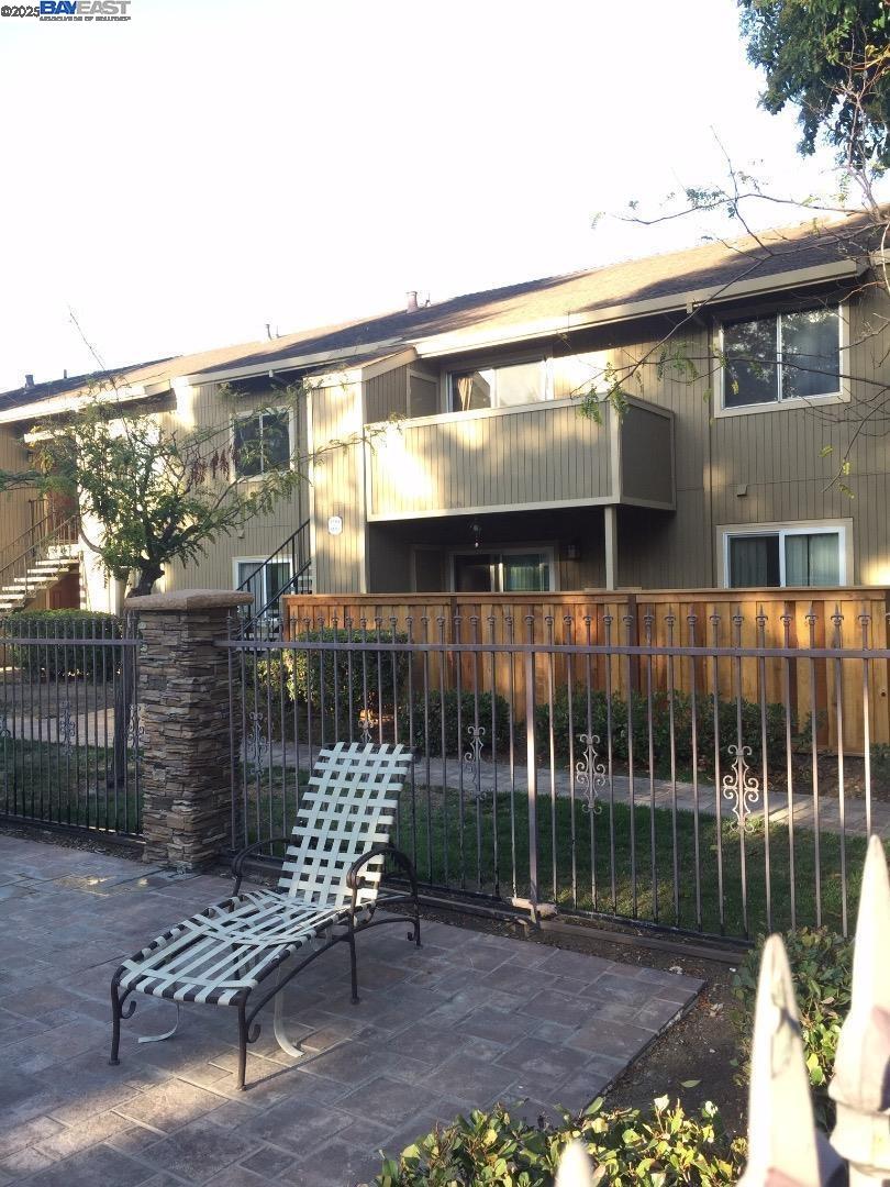 Detail Gallery Image 4 of 5 For 37315 Sequoia Road, Fremont,  CA 94536 - 2 Beds | 2 Baths