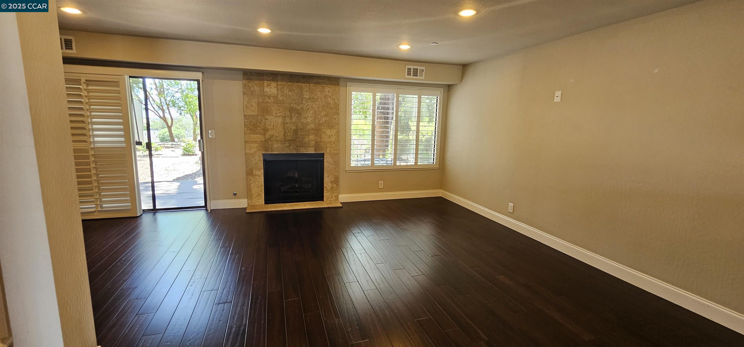 Detail Gallery Image 16 of 35 For 1597 Ashwood Dr, Martinez,  CA 94553 - 2 Beds | 2/1 Baths