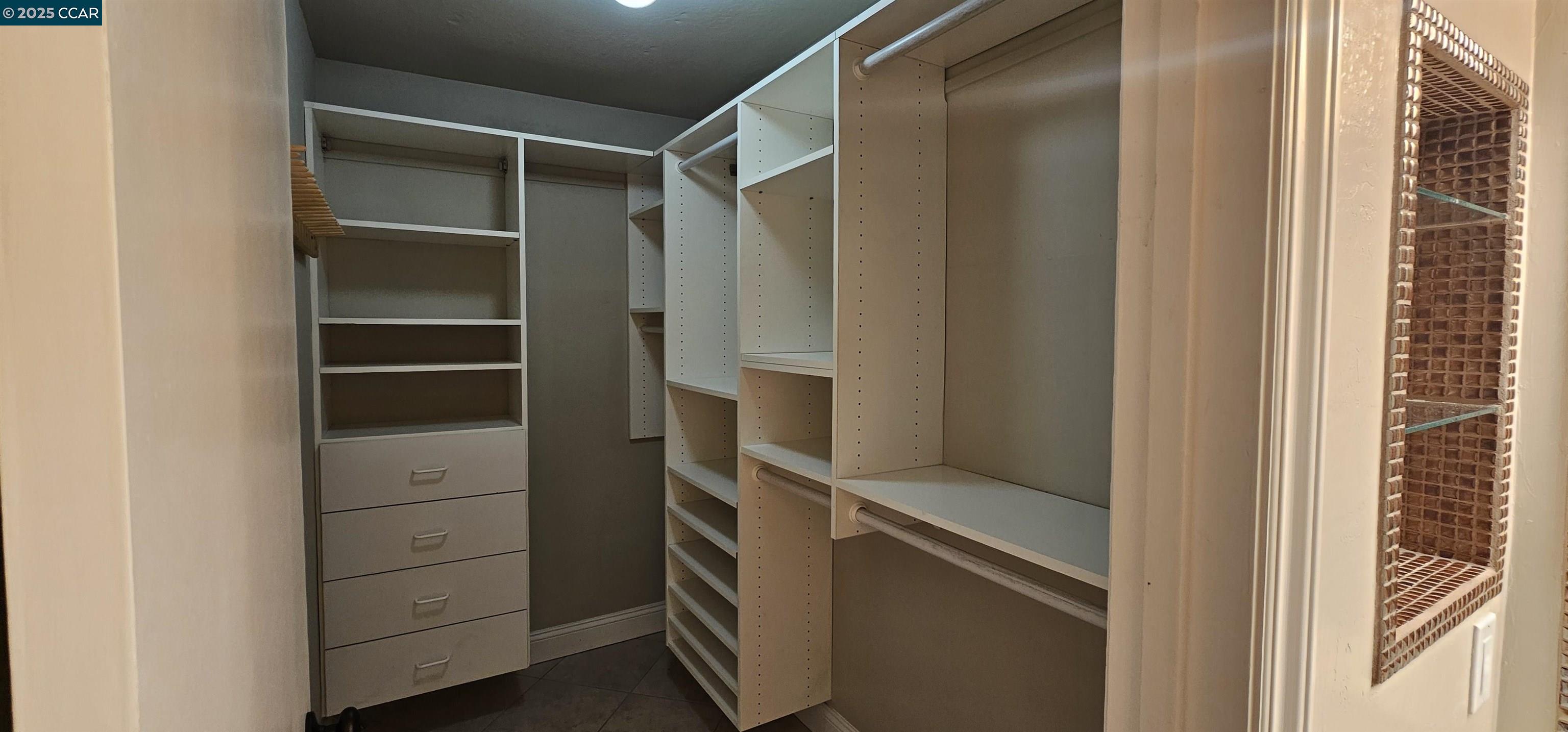 Detail Gallery Image 23 of 35 For 1597 Ashwood Dr, Martinez,  CA 94553 - 2 Beds | 2/1 Baths
