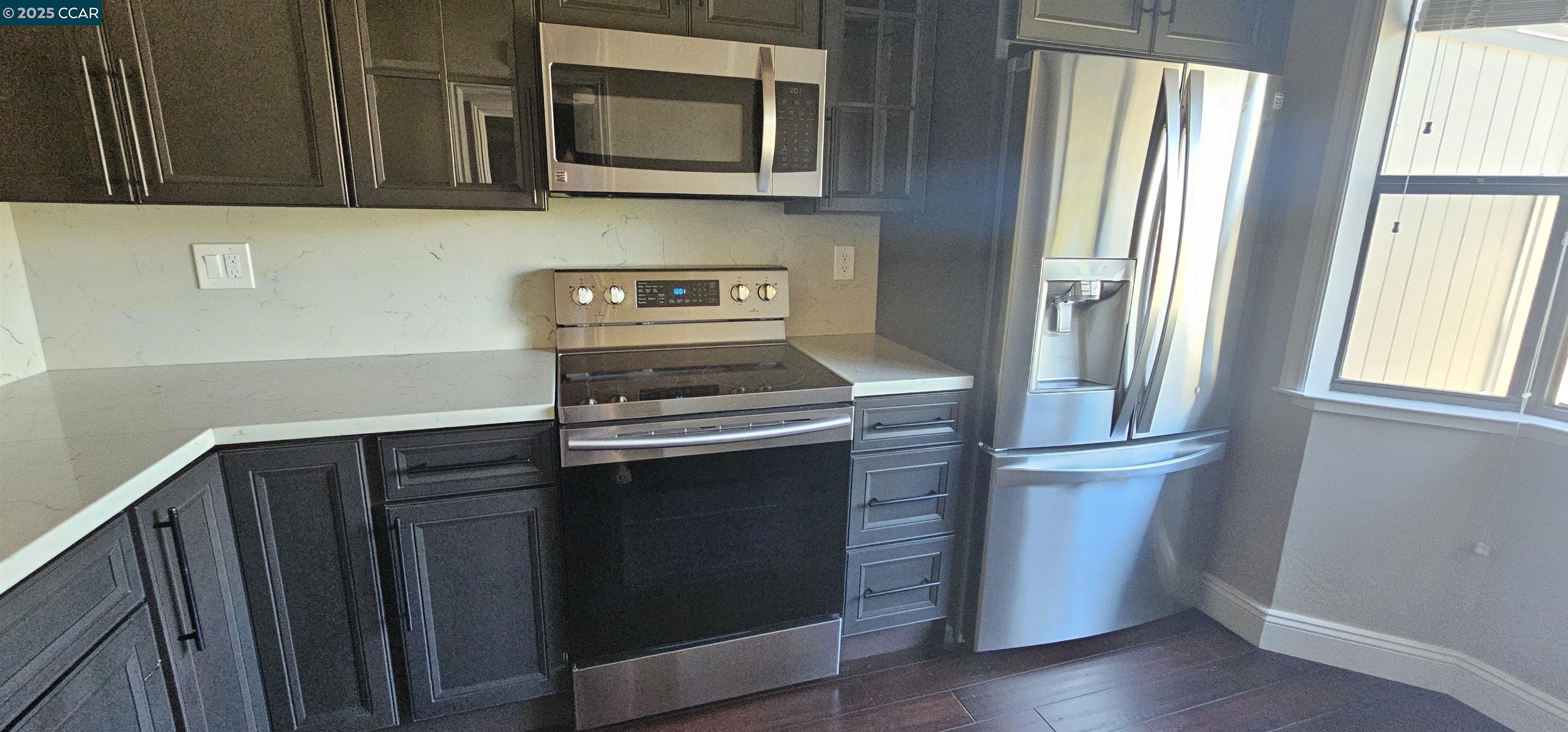 Detail Gallery Image 6 of 35 For 1597 Ashwood Dr, Martinez,  CA 94553 - 2 Beds | 2/1 Baths