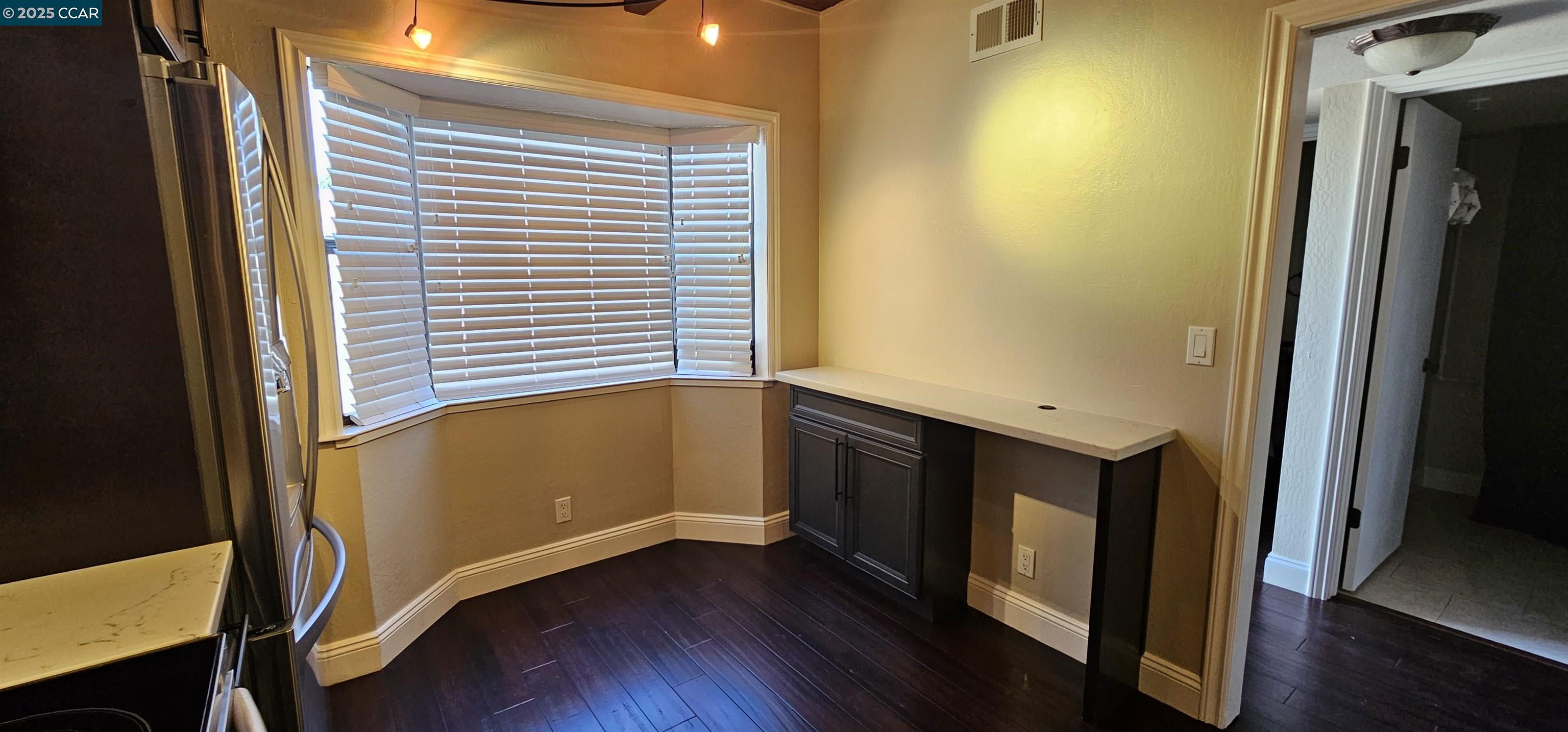 Detail Gallery Image 10 of 35 For 1597 Ashwood Dr, Martinez,  CA 94553 - 2 Beds | 2/1 Baths