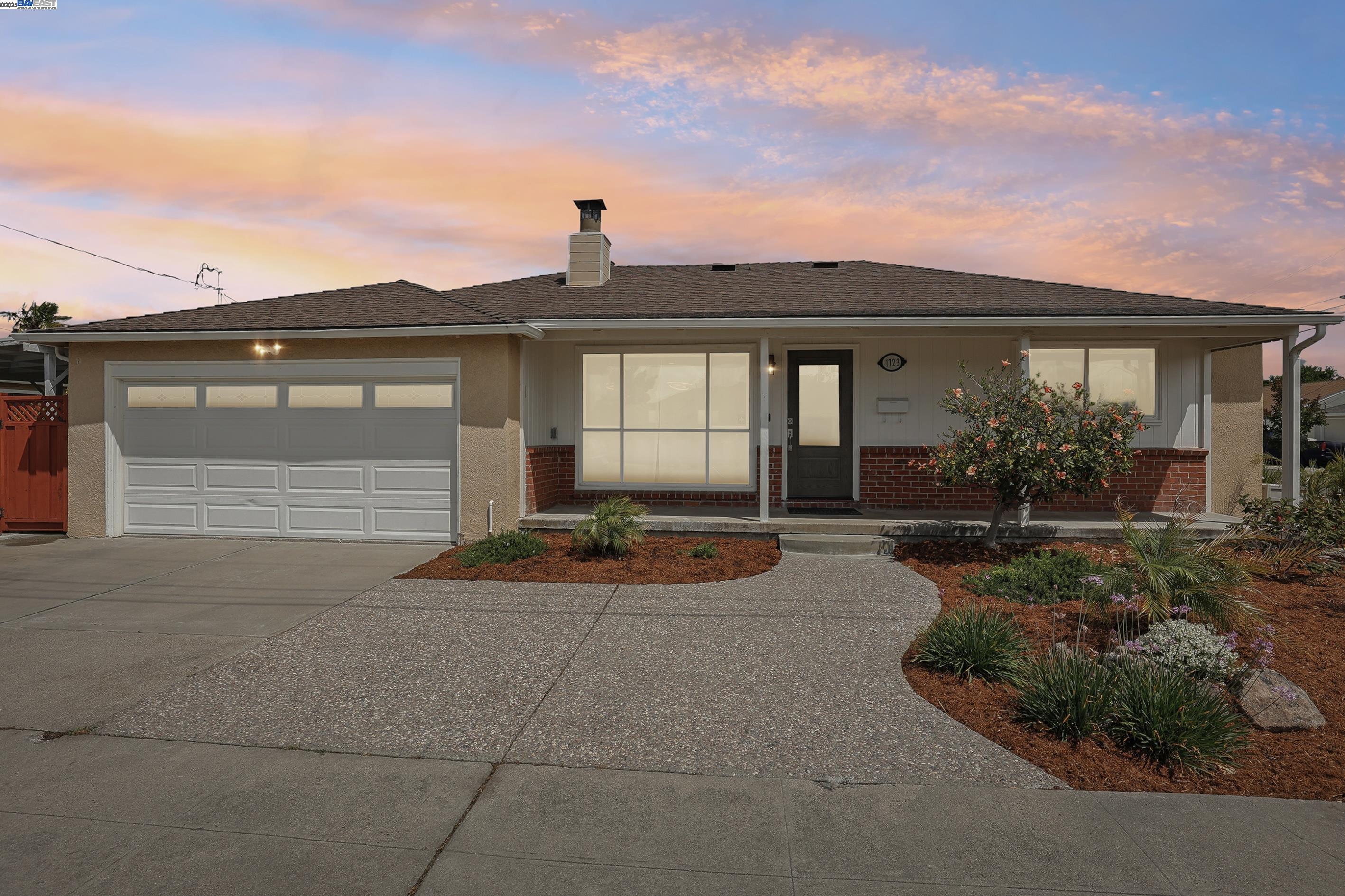 Detail Gallery Image 1 of 36 For 1723 via Mesa, San Lorenzo,  CA 94580 - 3 Beds | 2 Baths