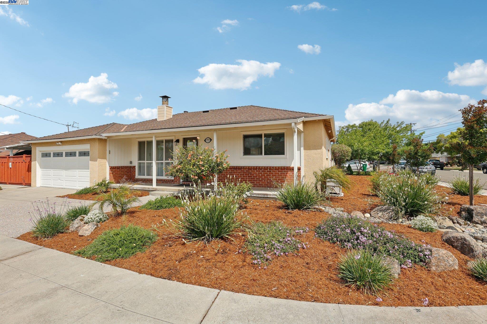 Detail Gallery Image 4 of 36 For 1723 via Mesa, San Lorenzo,  CA 94580 - 3 Beds | 2 Baths