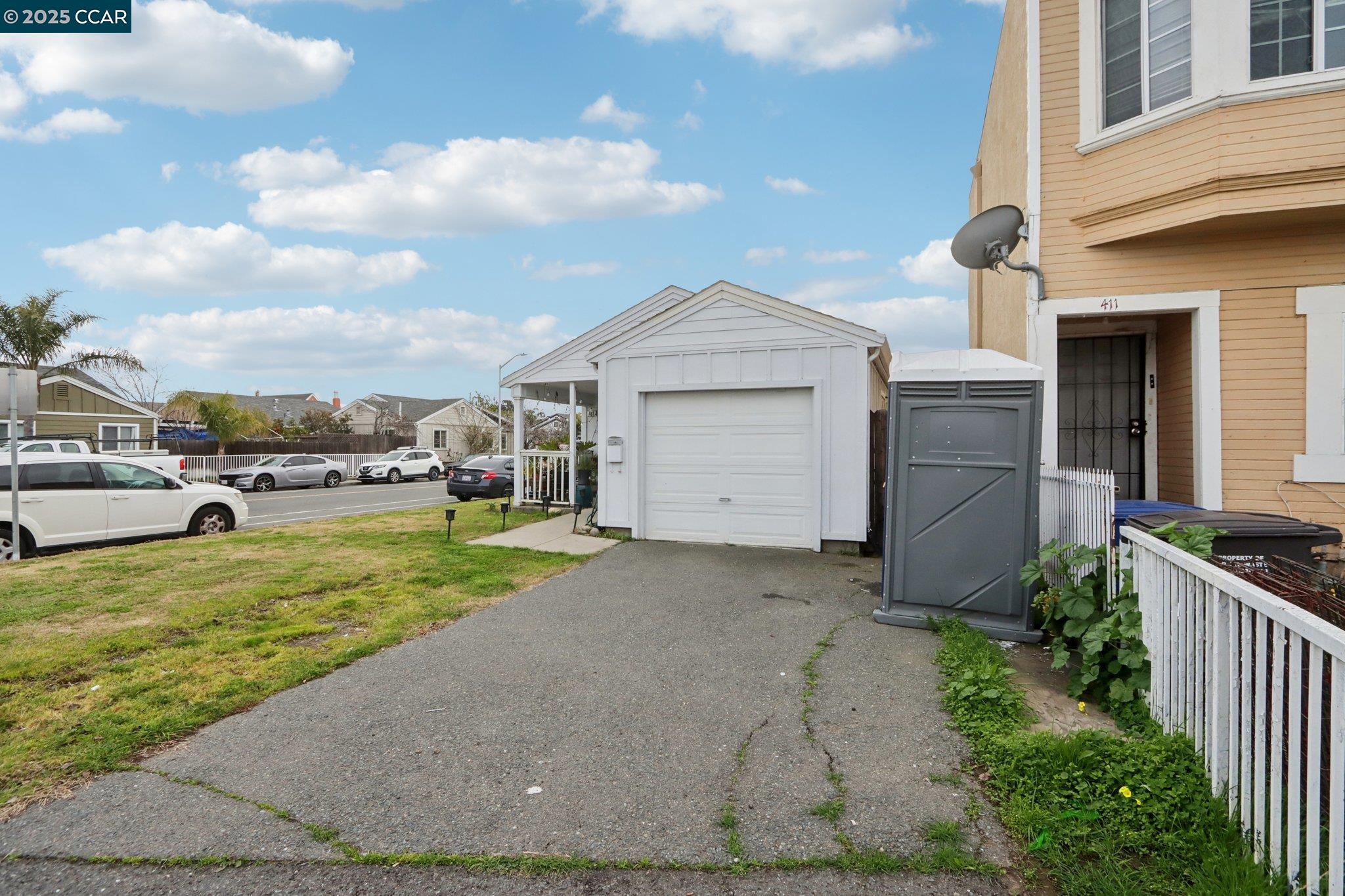 Detail Gallery Image 1 of 17 For 401 W 9th St, Pittsburg,  CA 94565 - 2 Beds | 1 Baths