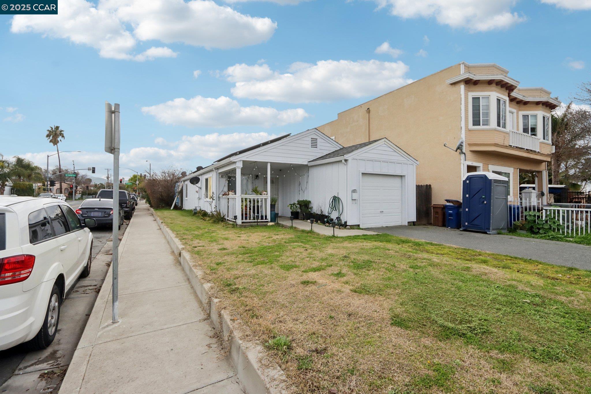 Detail Gallery Image 2 of 17 For 401 W 9th St, Pittsburg,  CA 94565 - 2 Beds | 1 Baths