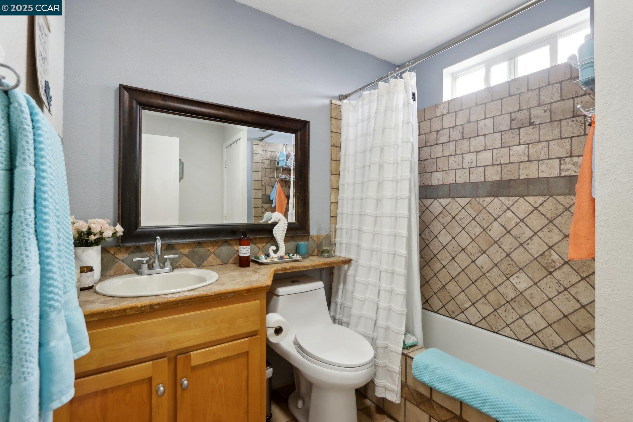 Detail Gallery Image 13 of 17 For 401 W 9th St, Pittsburg,  CA 94565 - 2 Beds | 1 Baths