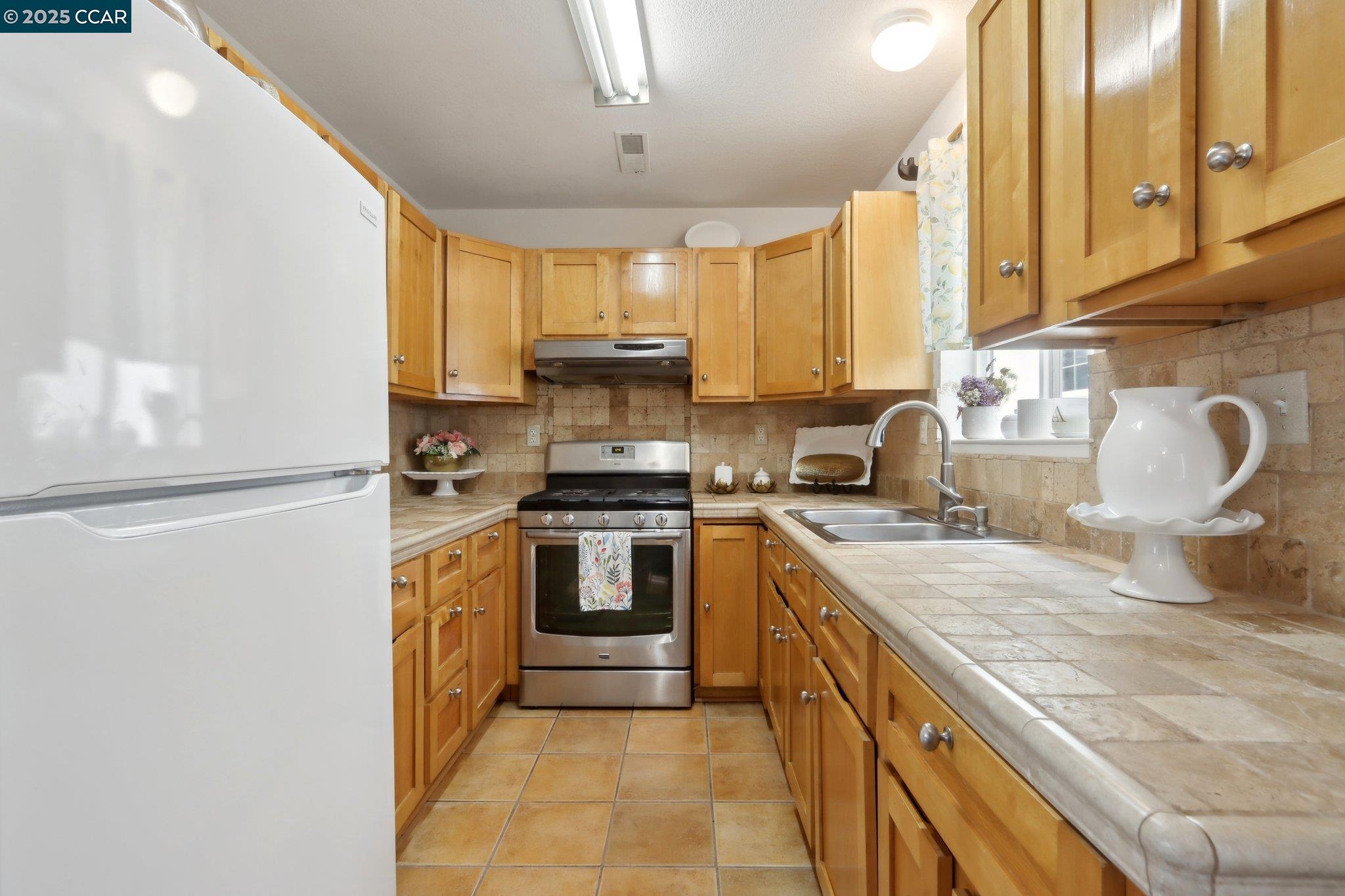Detail Gallery Image 7 of 17 For 401 W 9th St, Pittsburg,  CA 94565 - 2 Beds | 1 Baths