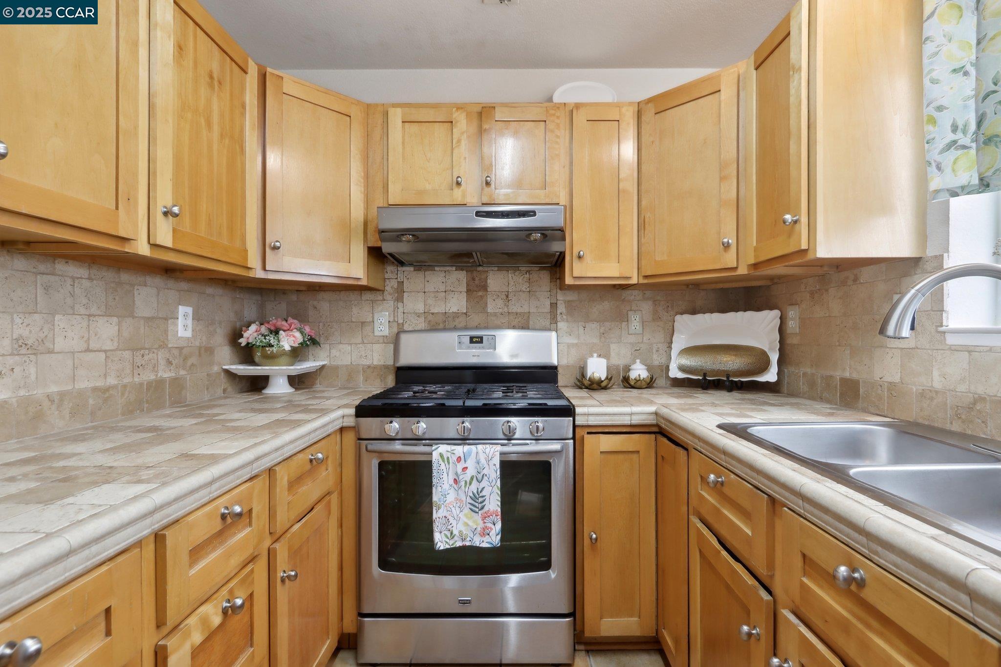 Detail Gallery Image 8 of 17 For 401 W 9th St, Pittsburg,  CA 94565 - 2 Beds | 1 Baths