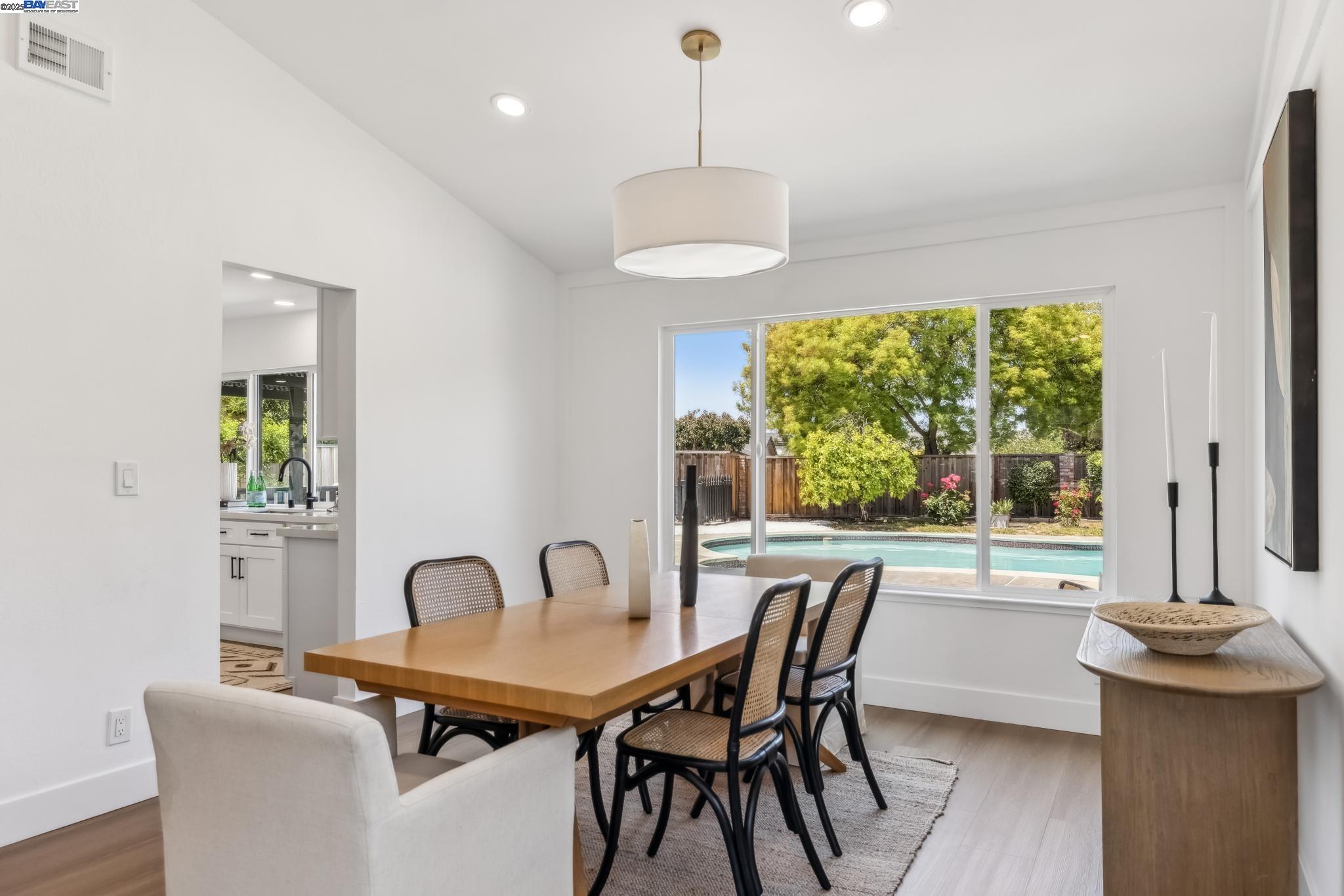 Detail Gallery Image 11 of 49 For 4407 Ashwood Ct, Union City,  CA 94587 - 4 Beds | 2/1 Baths