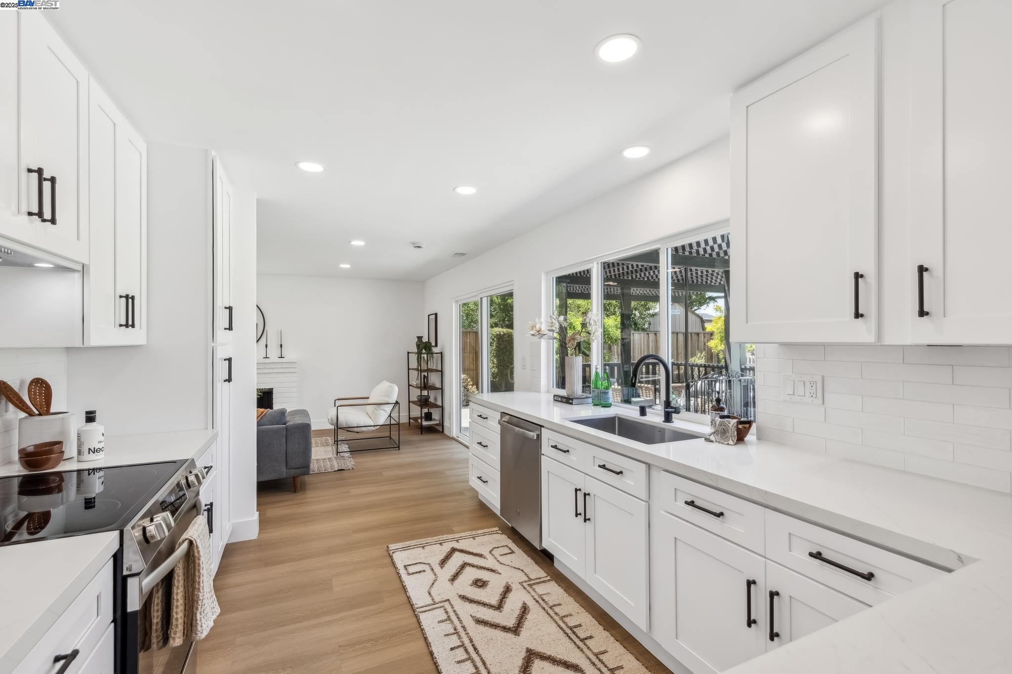 Detail Gallery Image 14 of 49 For 4407 Ashwood Ct, Union City,  CA 94587 - 4 Beds | 2/1 Baths