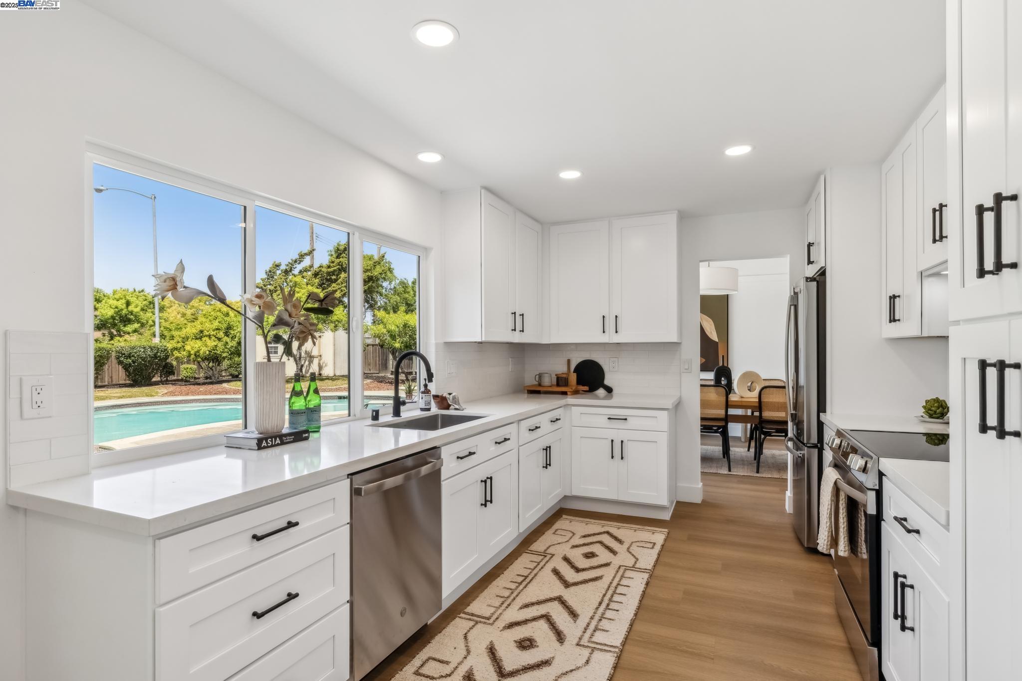 Detail Gallery Image 15 of 49 For 4407 Ashwood Ct, Union City,  CA 94587 - 4 Beds | 2/1 Baths