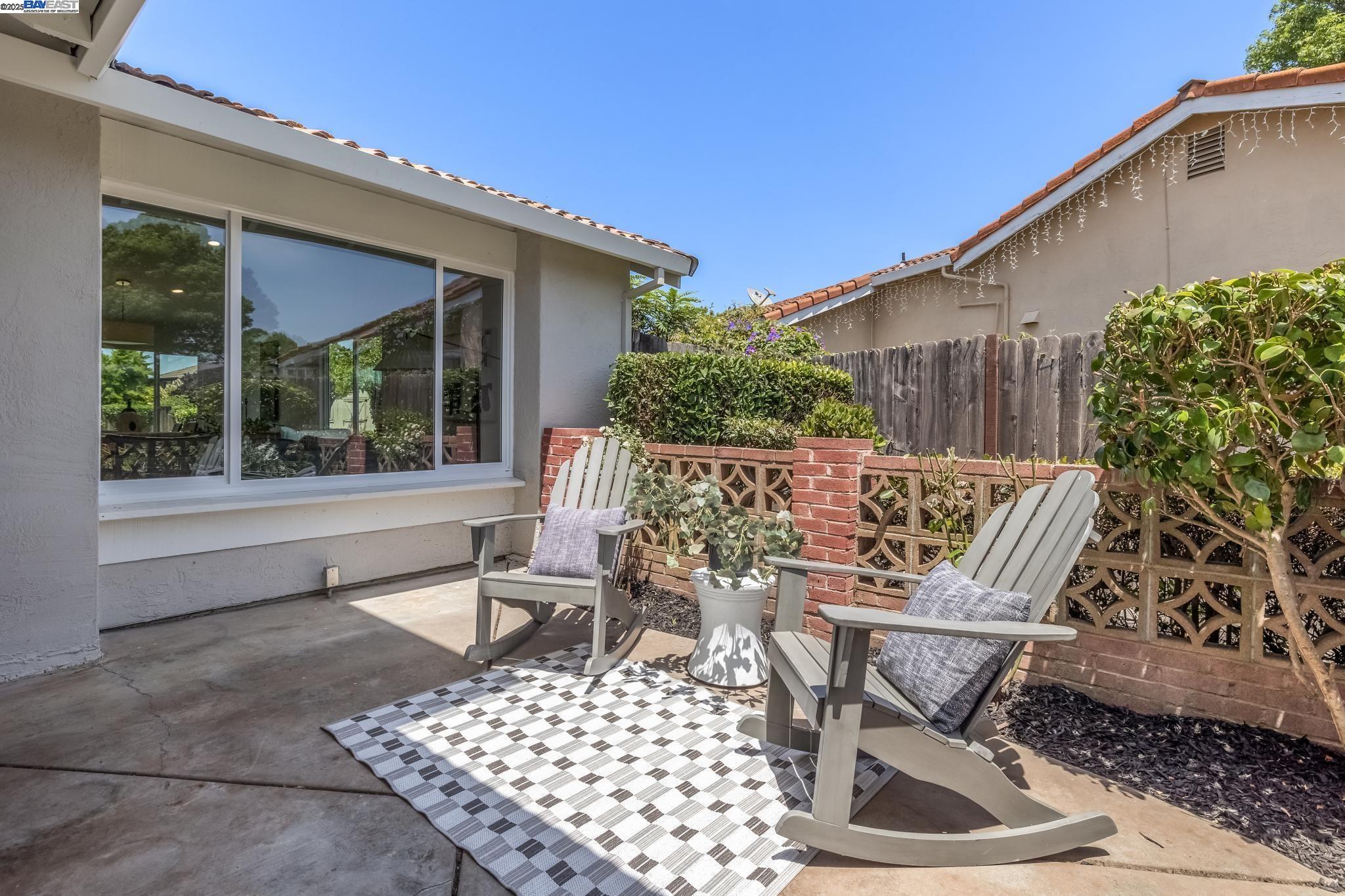Detail Gallery Image 3 of 49 For 4407 Ashwood Ct, Union City,  CA 94587 - 4 Beds | 2/1 Baths