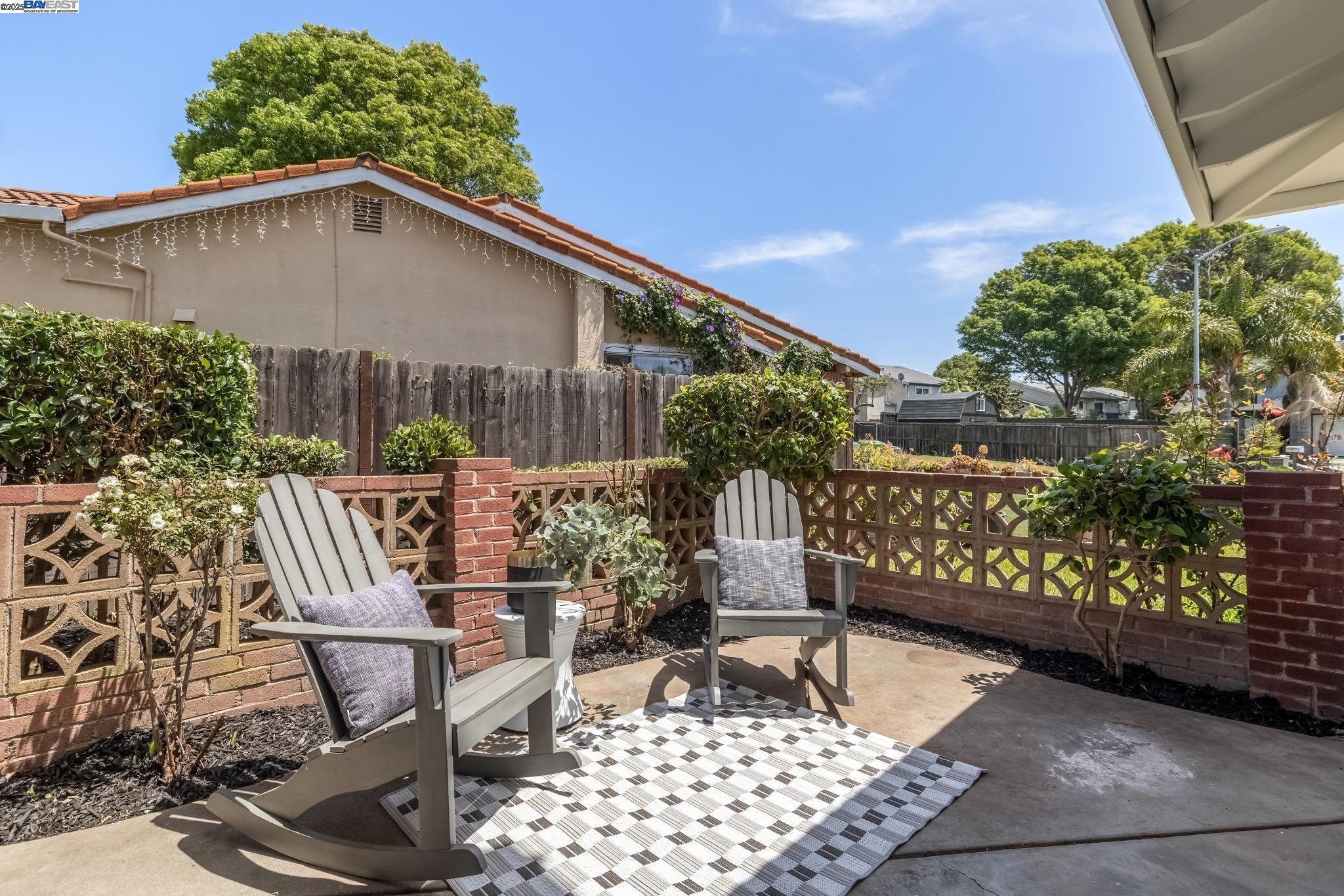 Detail Gallery Image 4 of 49 For 4407 Ashwood Ct, Union City,  CA 94587 - 4 Beds | 2/1 Baths