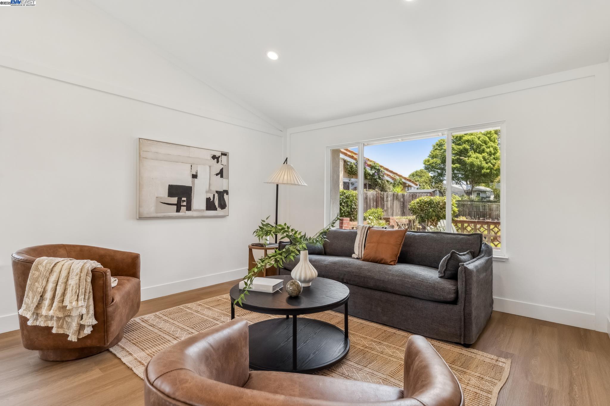 Detail Gallery Image 6 of 49 For 4407 Ashwood Ct, Union City,  CA 94587 - 4 Beds | 2/1 Baths