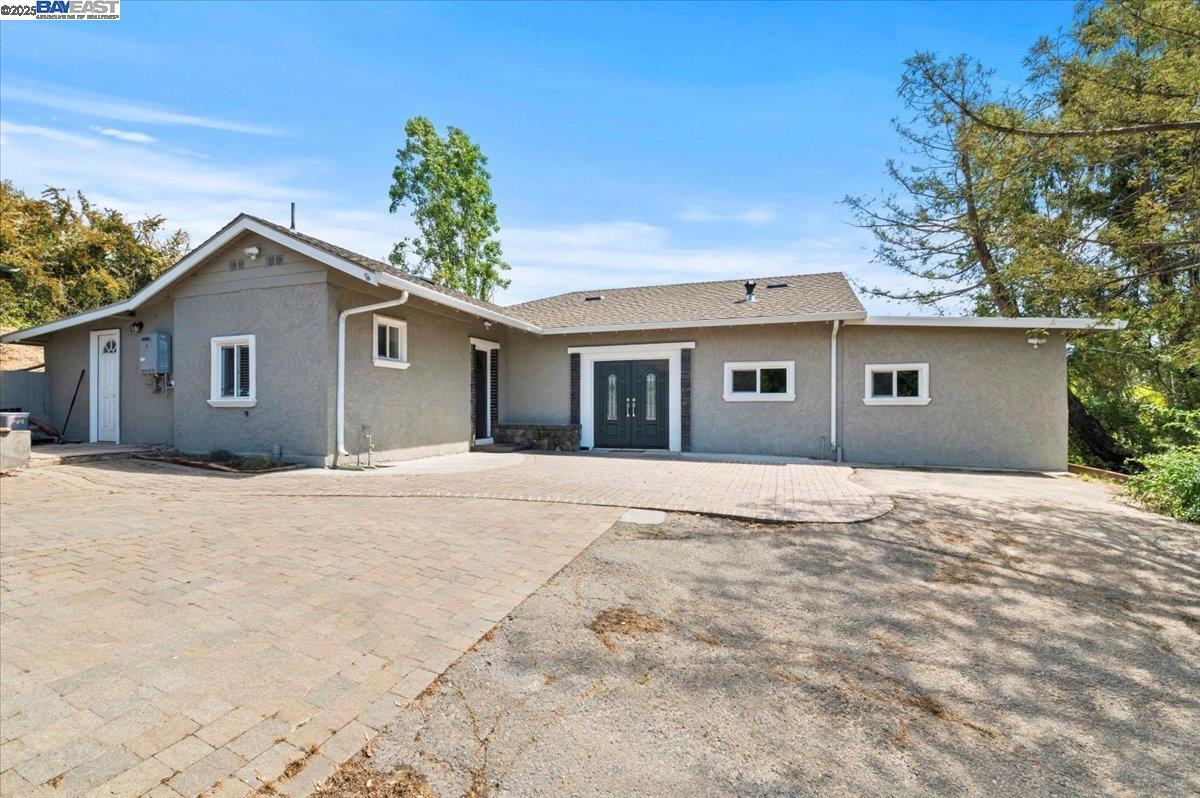 Detail Gallery Image 1 of 1 For 25774 Clover Rd, Hayward,  CA 94542 - 3 Beds | 2 Baths