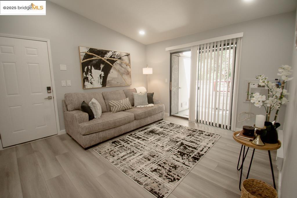 Detail Gallery Image 1 of 23 For 5 Lancaster Cir #231,  Bay Point,  CA 94565 - 1 Beds | 1 Baths
