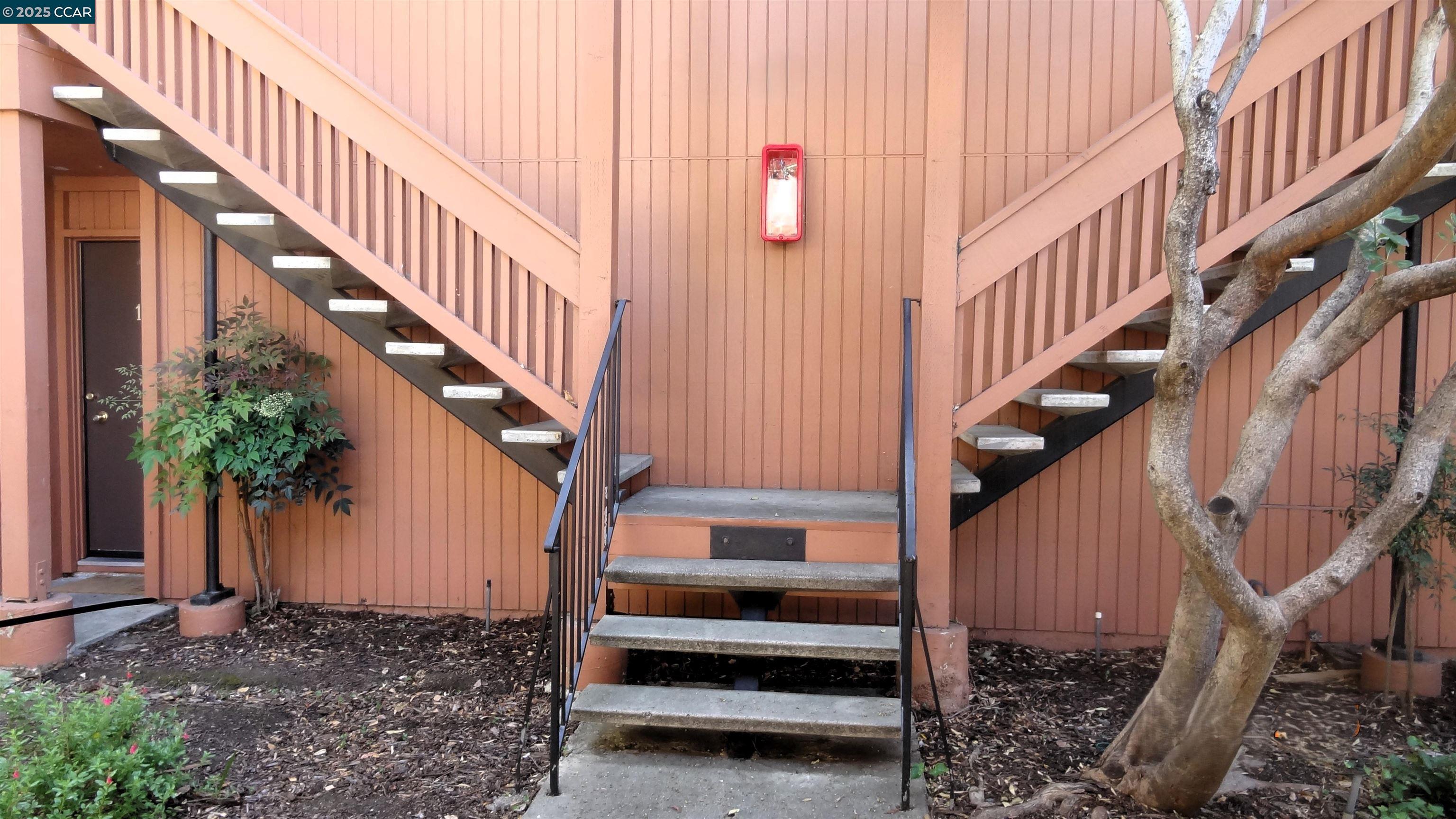 Detail Gallery Image 2 of 31 For 810 Oak Grove Rd #106,  Concord,  CA 94518 - 1 Beds | 1 Baths