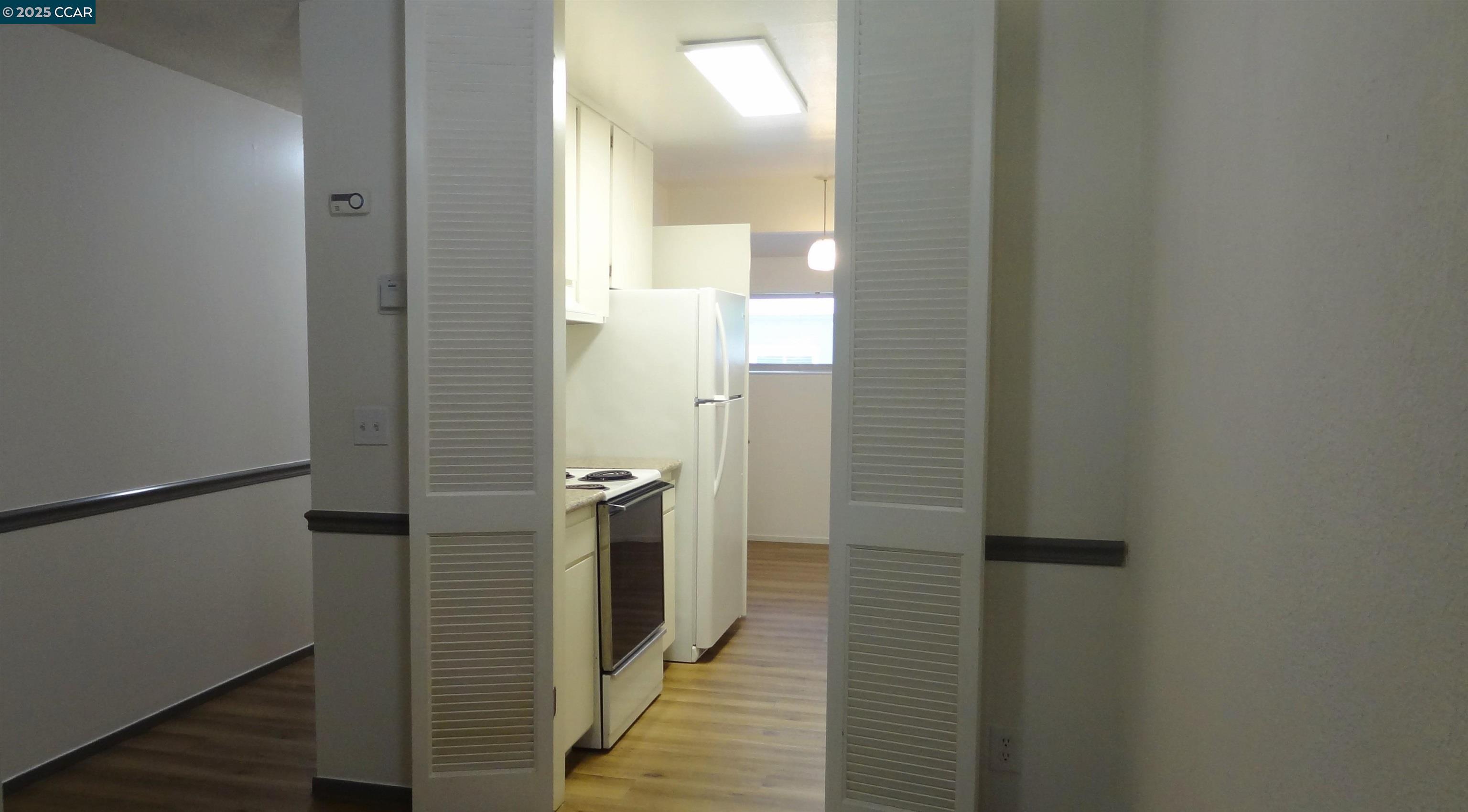 Detail Gallery Image 25 of 31 For 810 Oak Grove Rd #106,  Concord,  CA 94518 - 1 Beds | 1 Baths