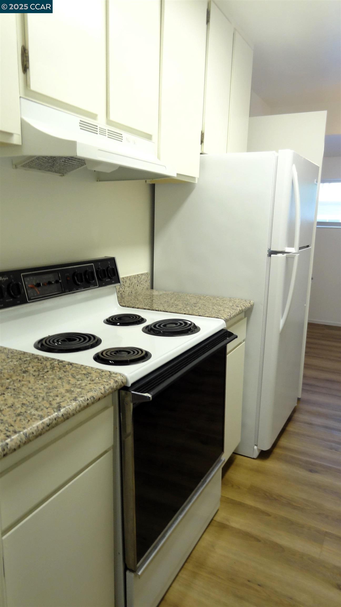 Detail Gallery Image 5 of 31 For 810 Oak Grove Rd #106,  Concord,  CA 94518 - 1 Beds | 1 Baths