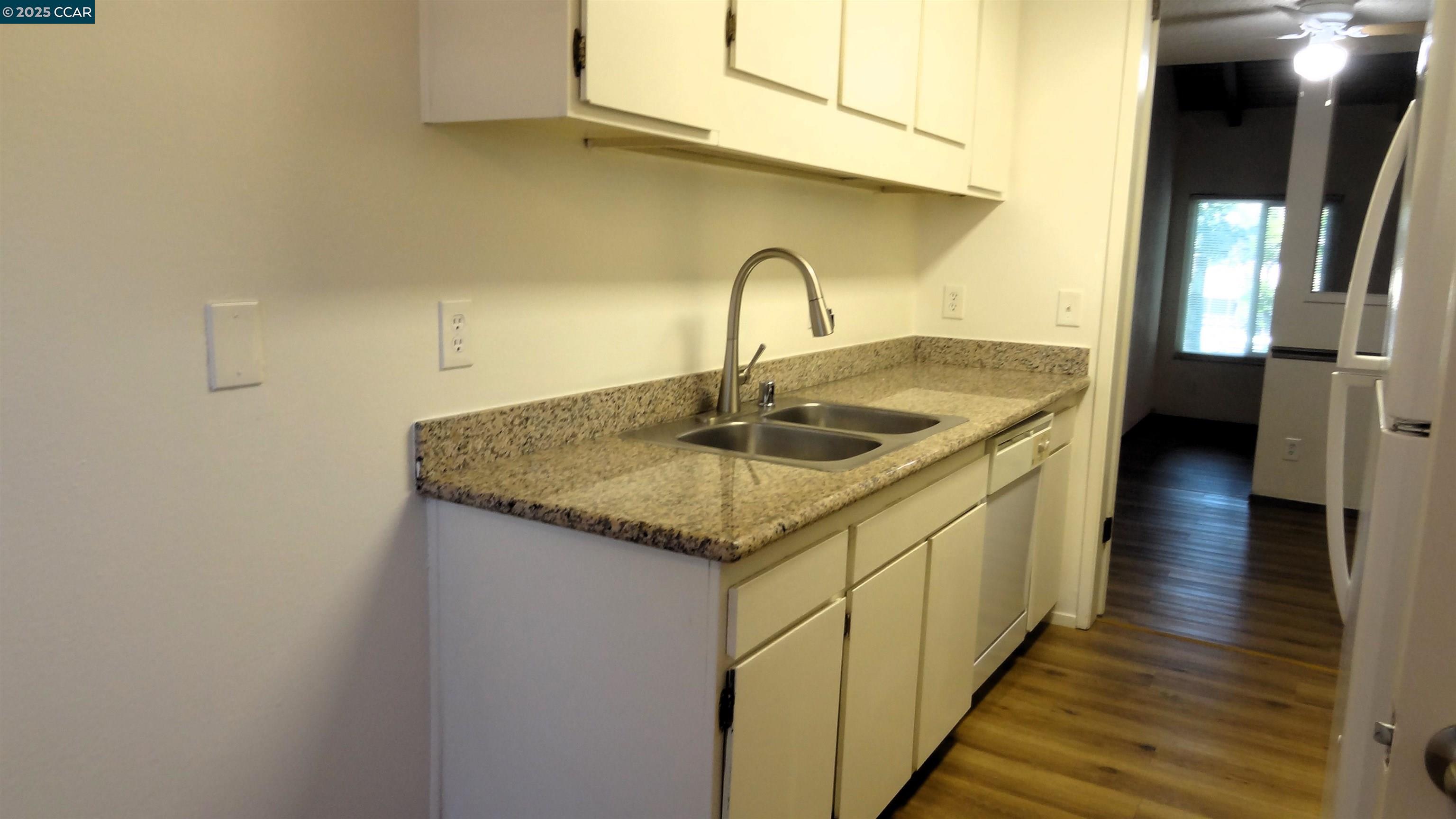 Detail Gallery Image 7 of 31 For 810 Oak Grove Rd #106,  Concord,  CA 94518 - 1 Beds | 1 Baths
