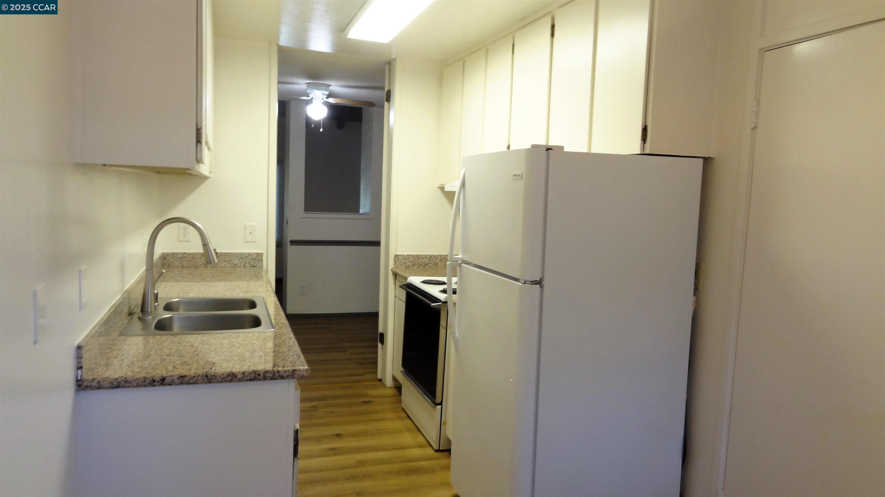 Detail Gallery Image 8 of 31 For 810 Oak Grove Rd #106,  Concord,  CA 94518 - 1 Beds | 1 Baths