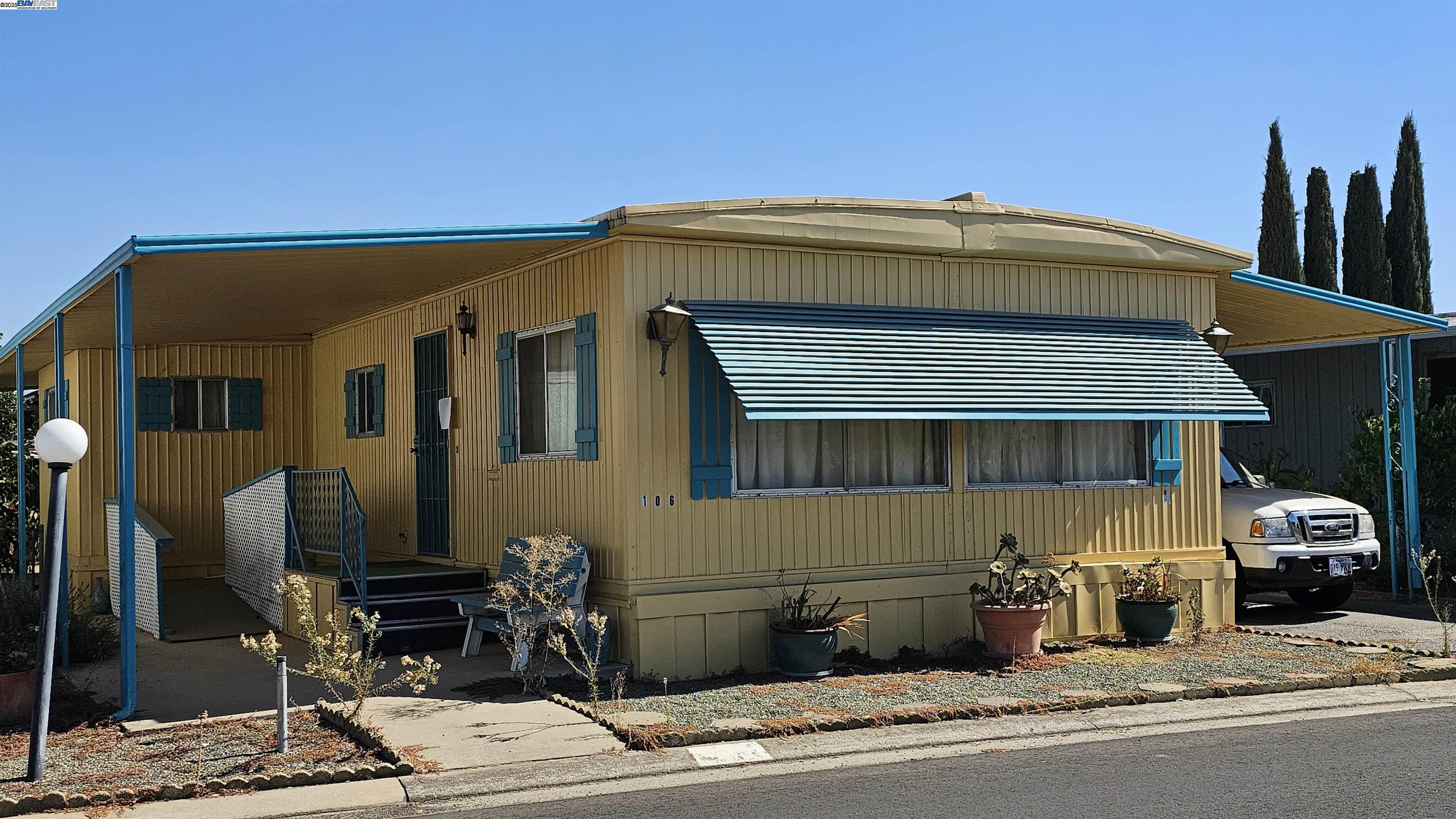 Detail Gallery Image 1 of 9 For 2505 Jackson #106,  Escalon,  CA 95320 - 2 Beds | 2 Baths
