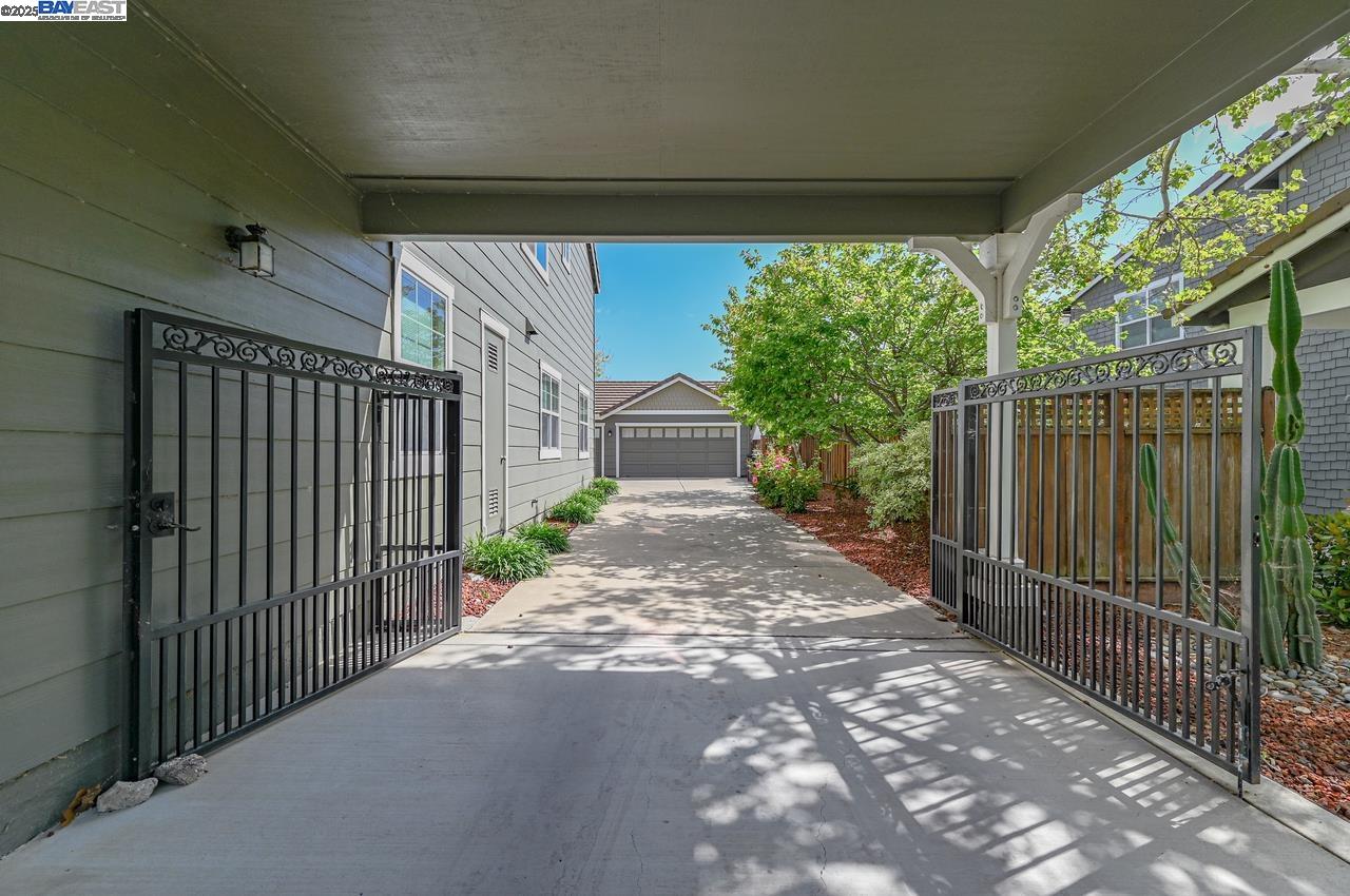 Detail Gallery Image 6 of 47 For 5808 Elder Cir, Livermore,  CA 94550 - 5 Beds | 4 Baths
