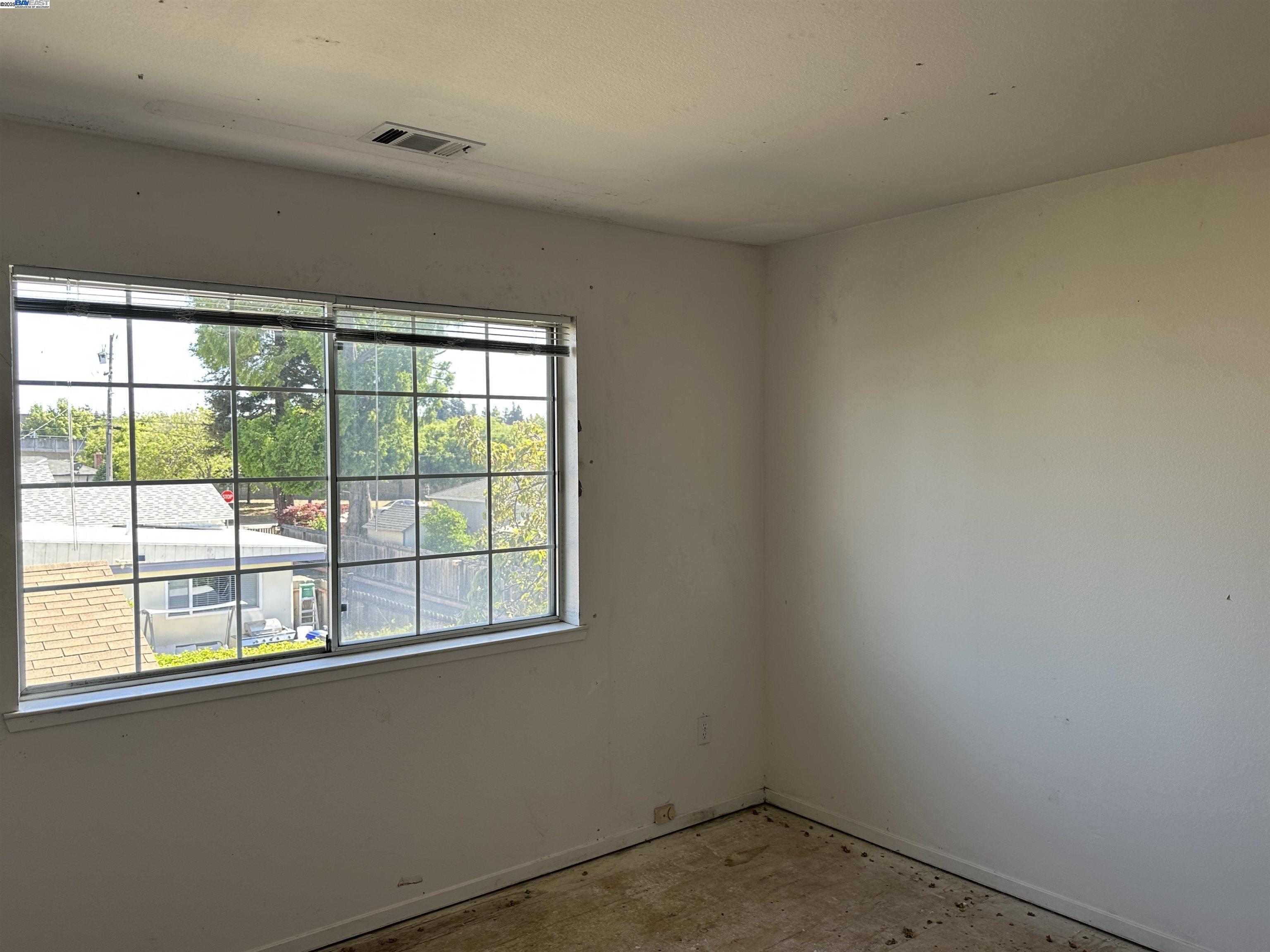 Detail Gallery Image 11 of 18 For 16370 Elgin Ct, San Lorenzo,  CA 94580 - 3 Beds | 2/1 Baths