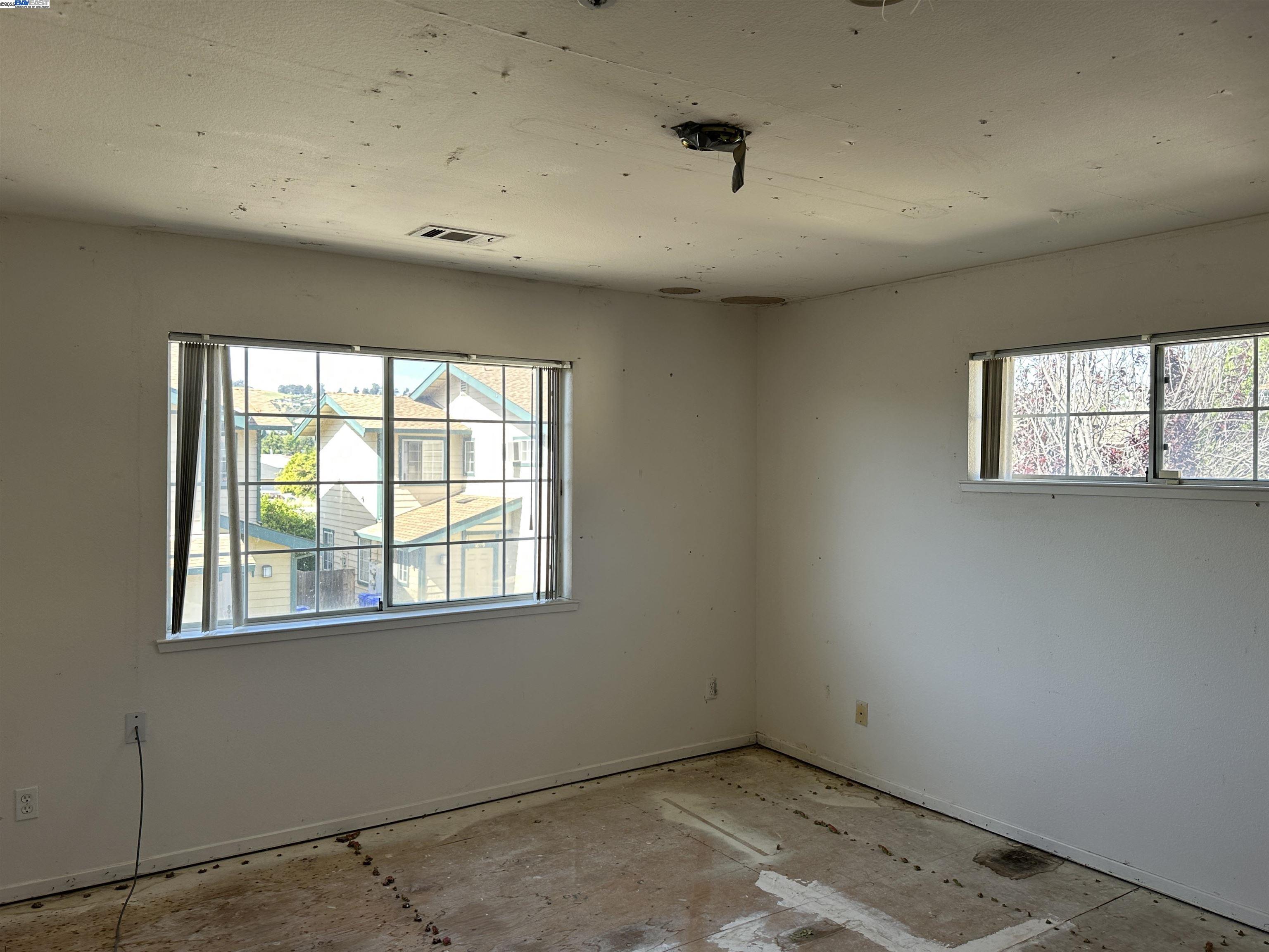 Detail Gallery Image 12 of 18 For 16370 Elgin Ct, San Lorenzo,  CA 94580 - 3 Beds | 2/1 Baths