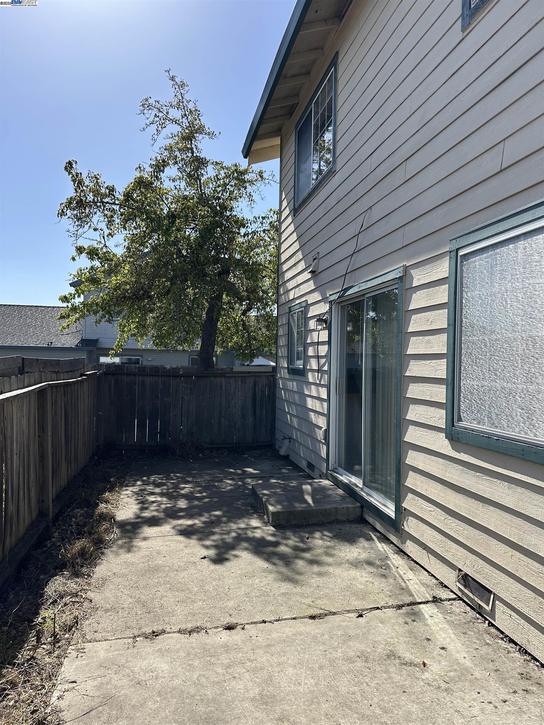 Detail Gallery Image 15 of 18 For 16370 Elgin Ct, San Lorenzo,  CA 94580 - 3 Beds | 2/1 Baths