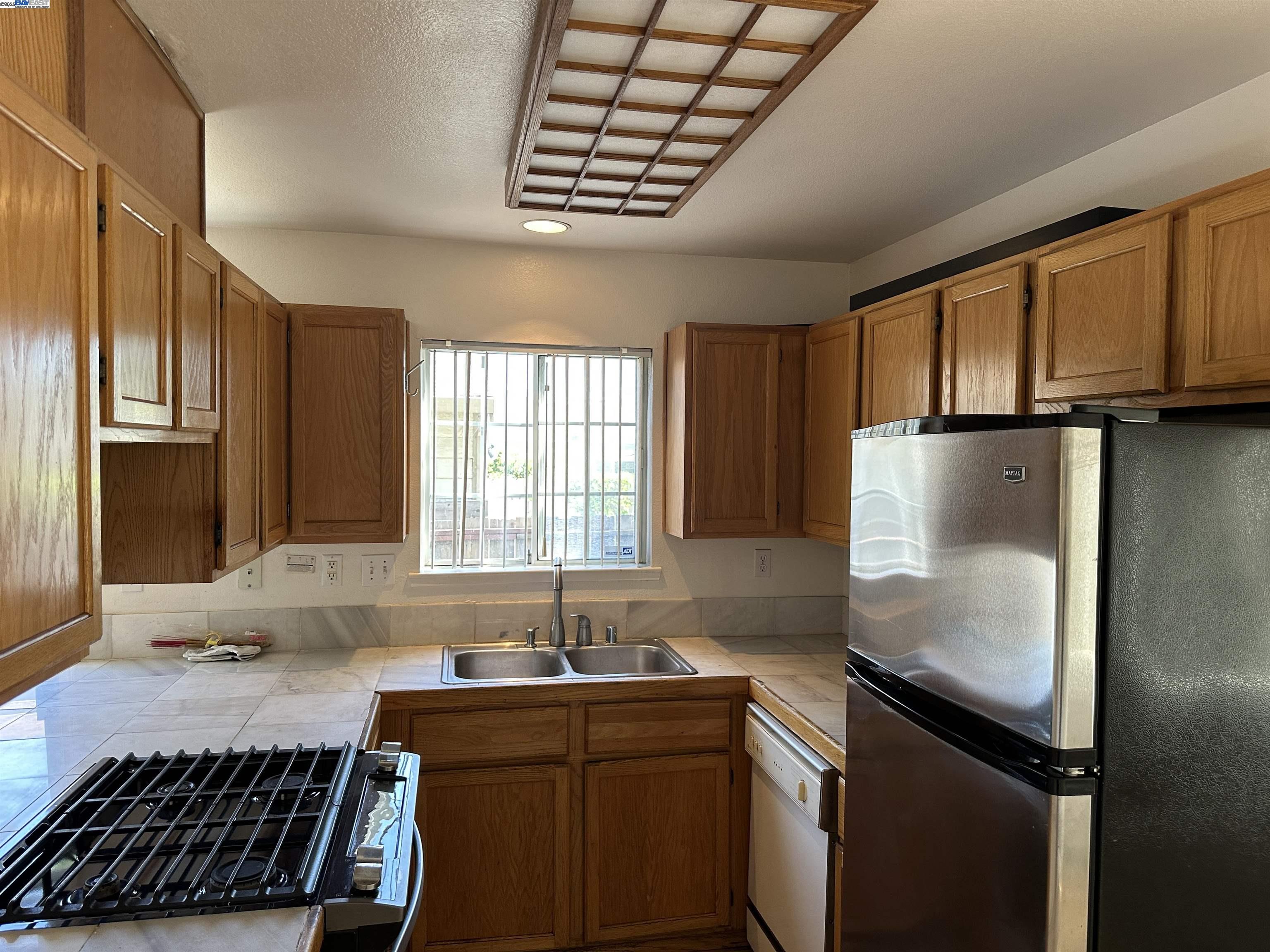 Detail Gallery Image 5 of 18 For 16370 Elgin Ct, San Lorenzo,  CA 94580 - 3 Beds | 2/1 Baths