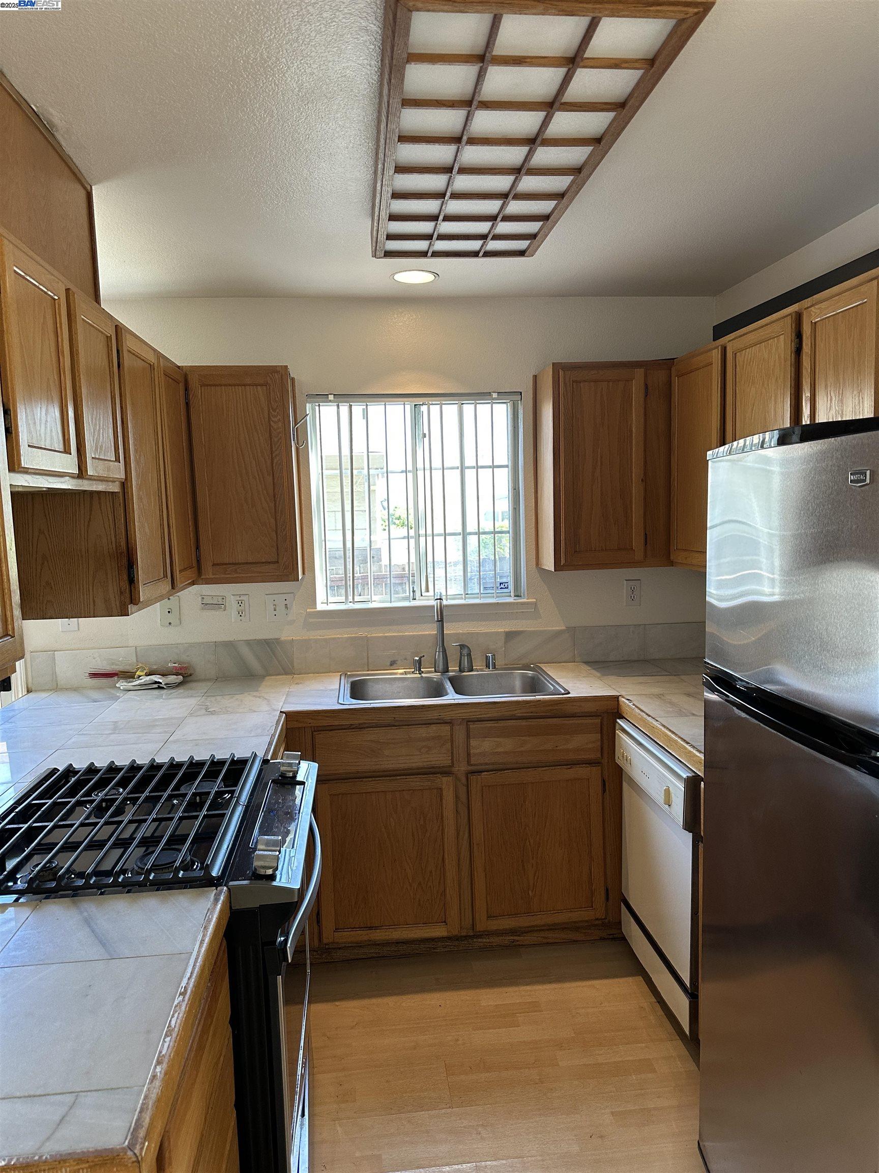 Detail Gallery Image 6 of 18 For 16370 Elgin Ct, San Lorenzo,  CA 94580 - 3 Beds | 2/1 Baths