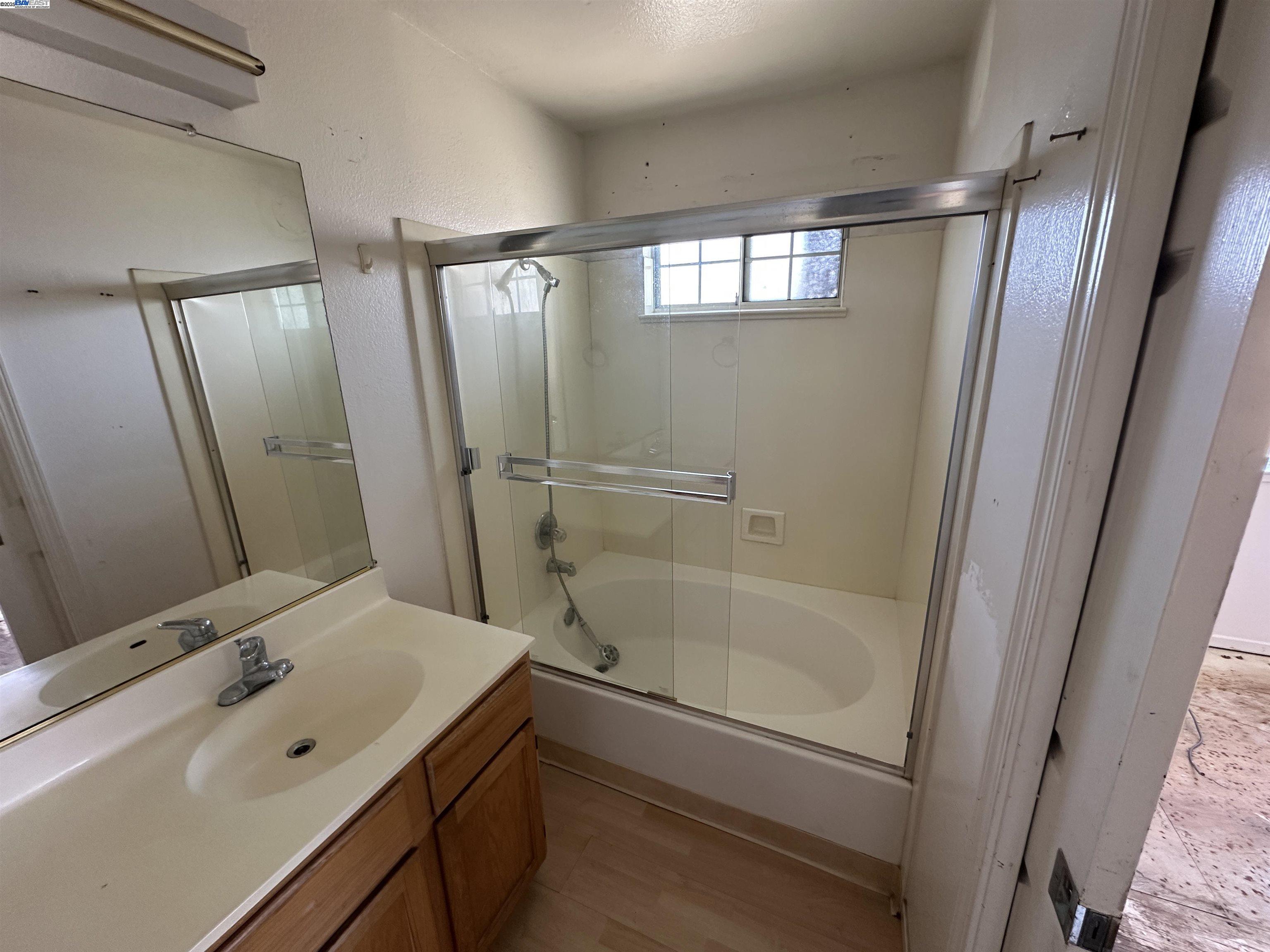 Detail Gallery Image 8 of 18 For 16370 Elgin Ct, San Lorenzo,  CA 94580 - 3 Beds | 2/1 Baths