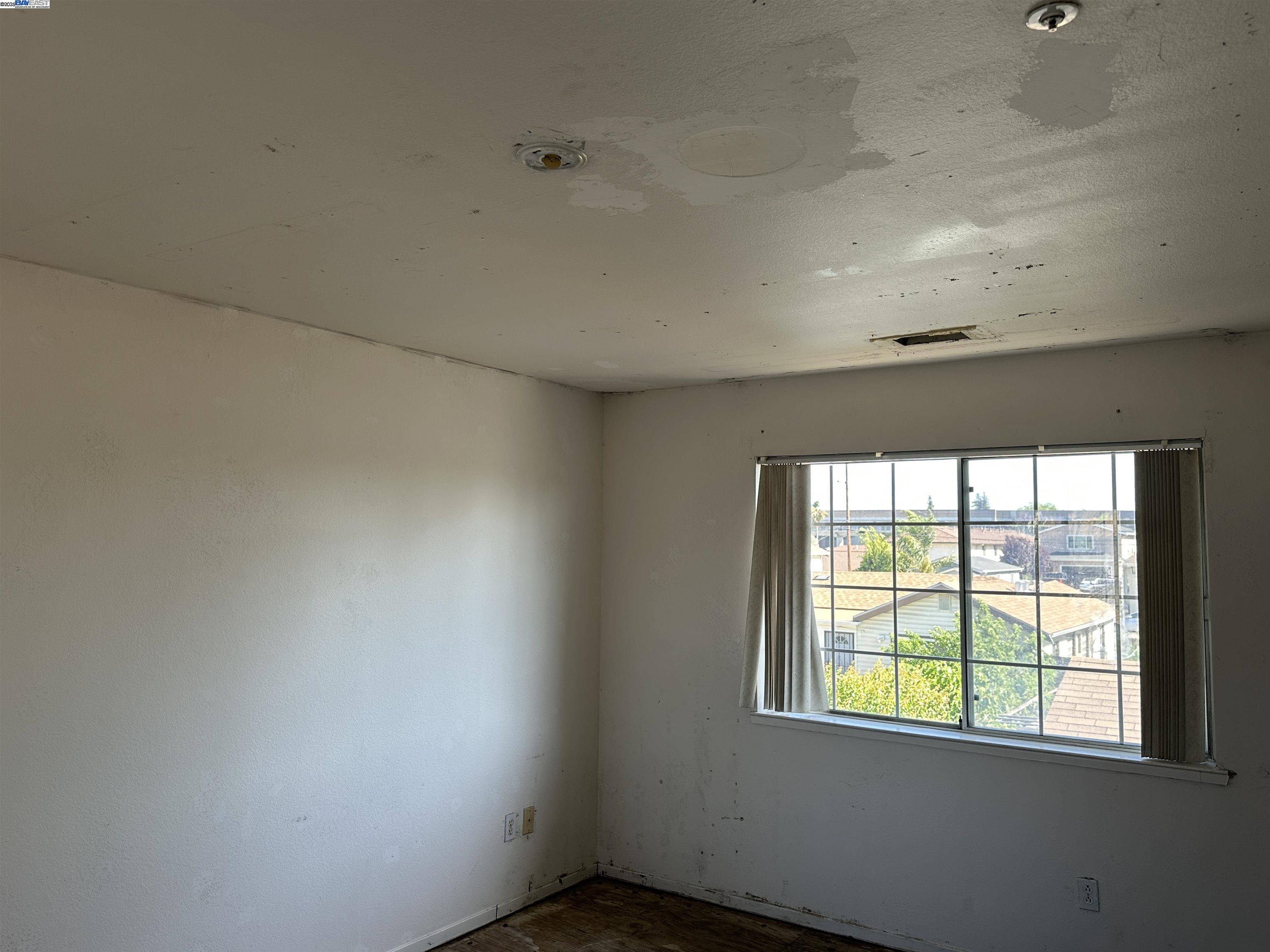 Detail Gallery Image 10 of 18 For 16370 Elgin Ct, San Lorenzo,  CA 94580 - 3 Beds | 2/1 Baths
