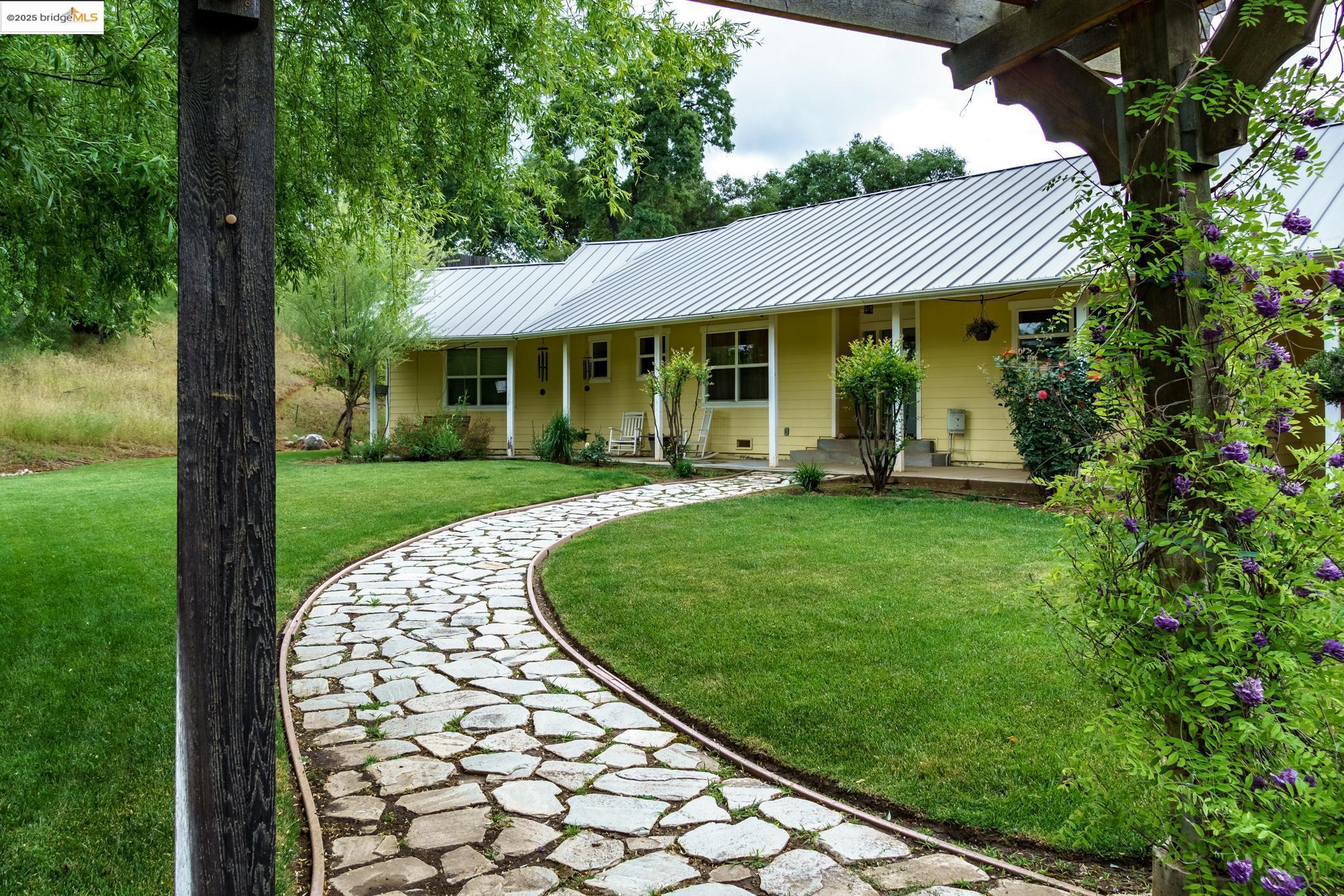 Detail Gallery Image 4 of 60 For 22979 Parrotts Ferry Rd, Columbia,  CA 95310 - 4 Beds | 3/1 Baths