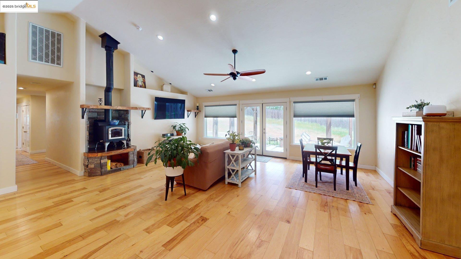 Detail Gallery Image 8 of 60 For 22979 Parrotts Ferry Rd, Columbia,  CA 95310 - 4 Beds | 3/1 Baths